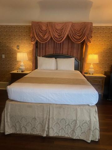 Deluxe Queen Room - Photo 1