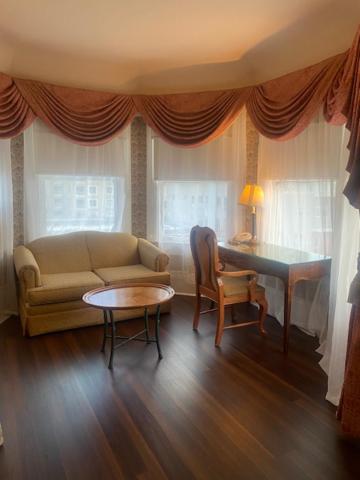 Deluxe Queen Room - Photo 2