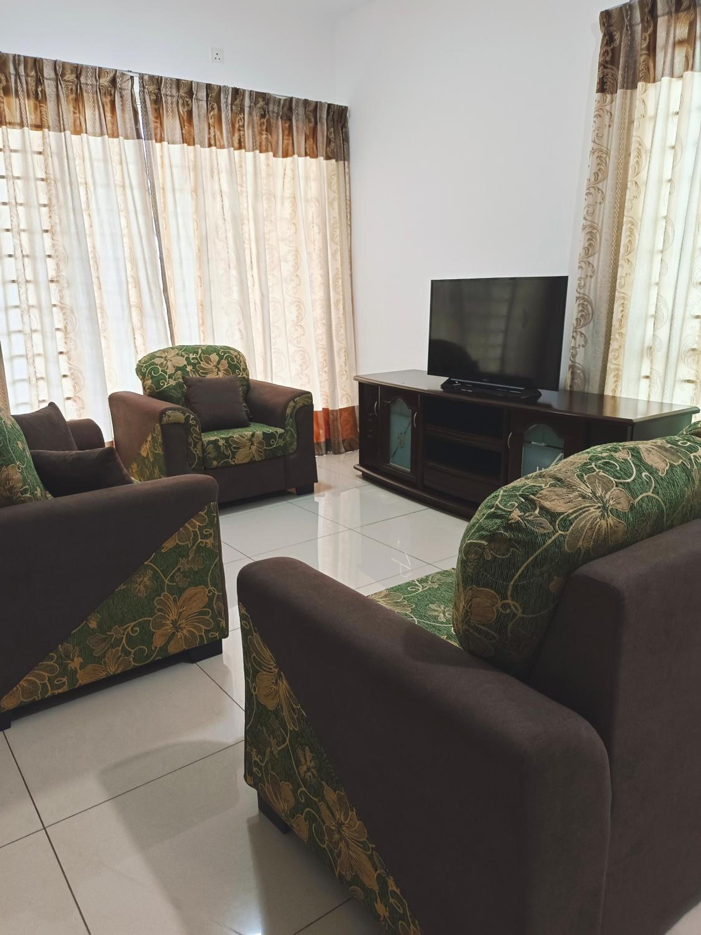 Three-Bedroom House photo 2