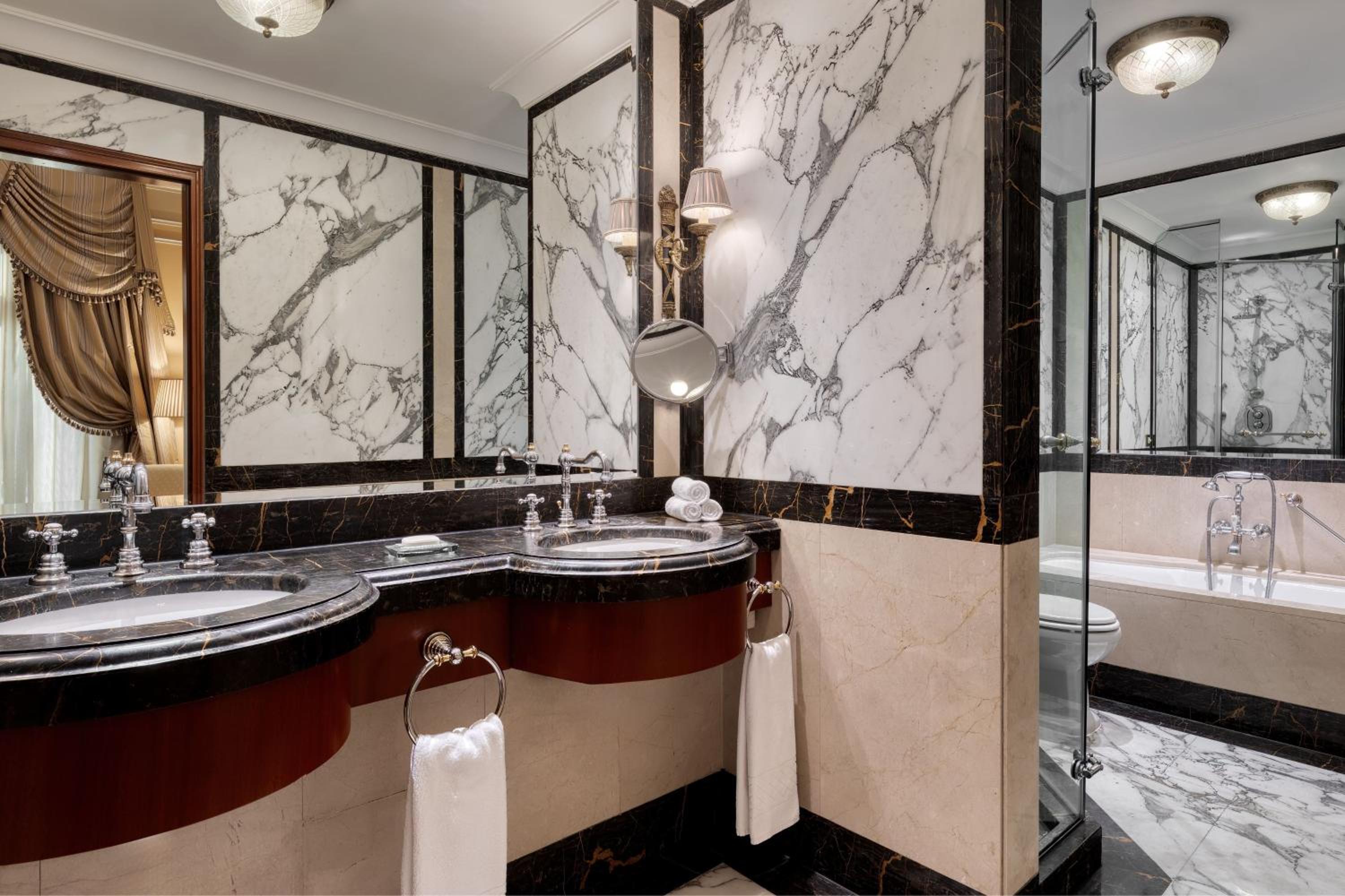 Grand Acropolis Suite 1 Bedroom Suite, 1 King, City view