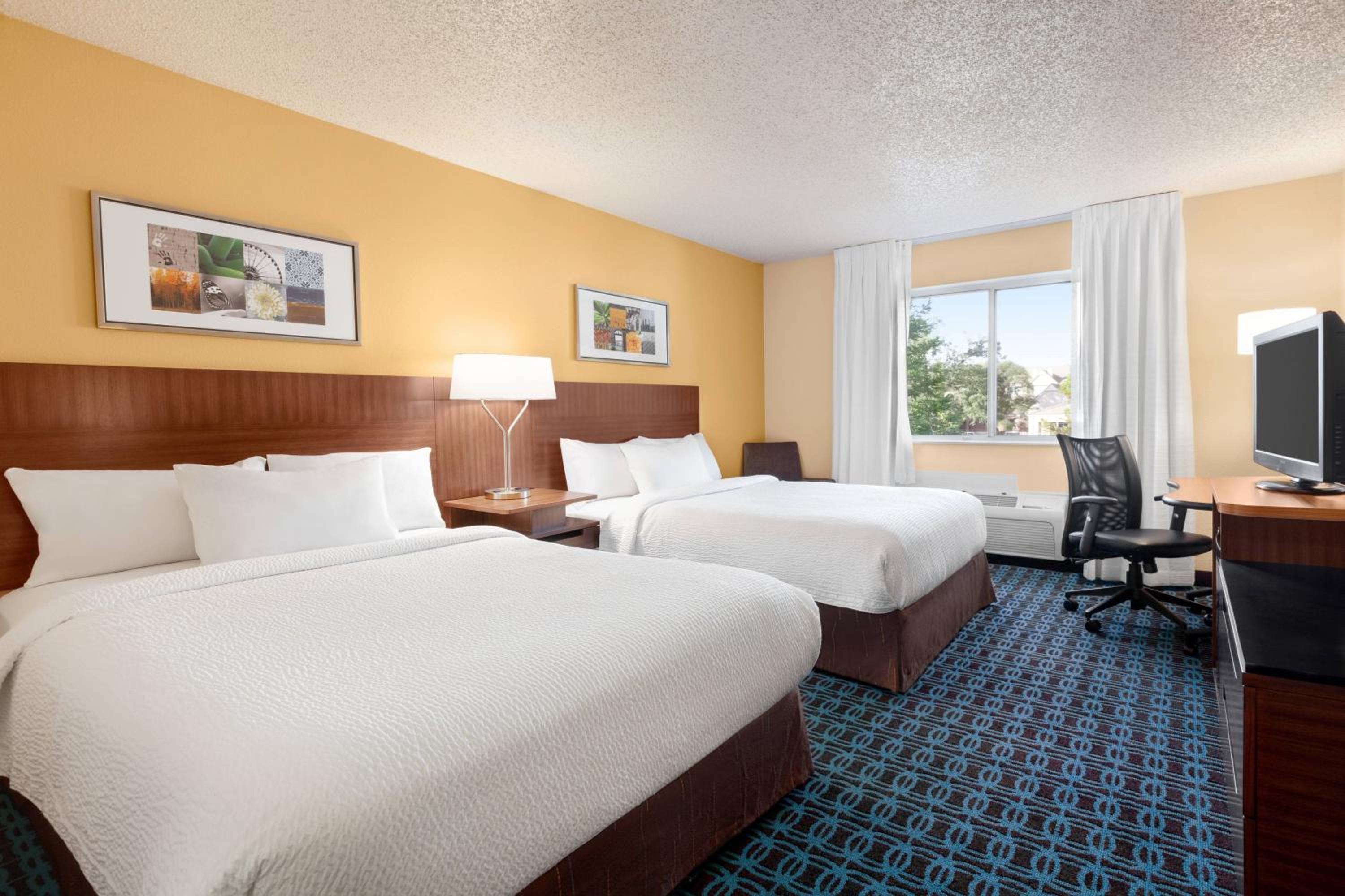 Queen Room with Two Queen Beds - Photo 1