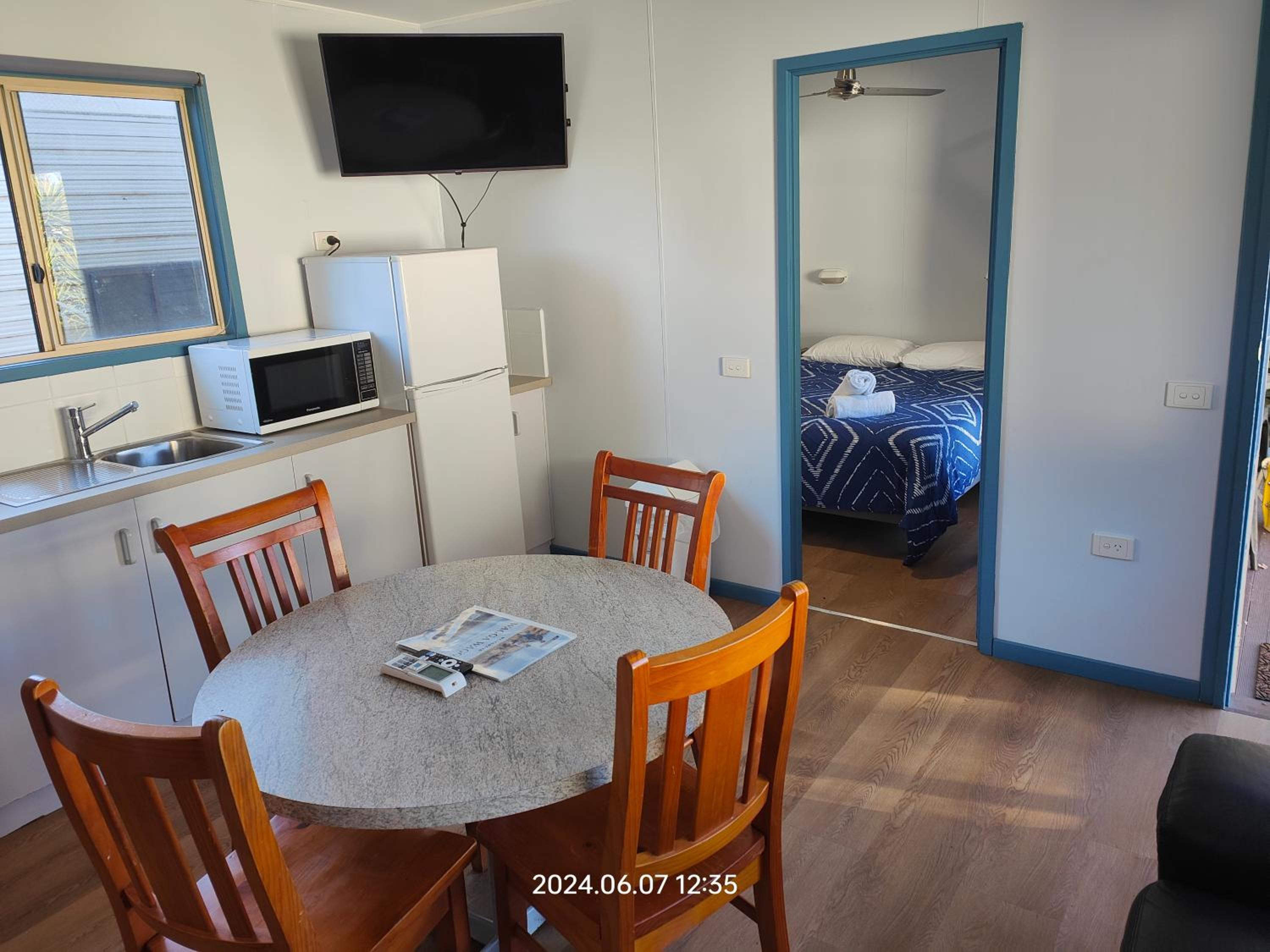 Two-Bedroom Bungalow - Photo 2