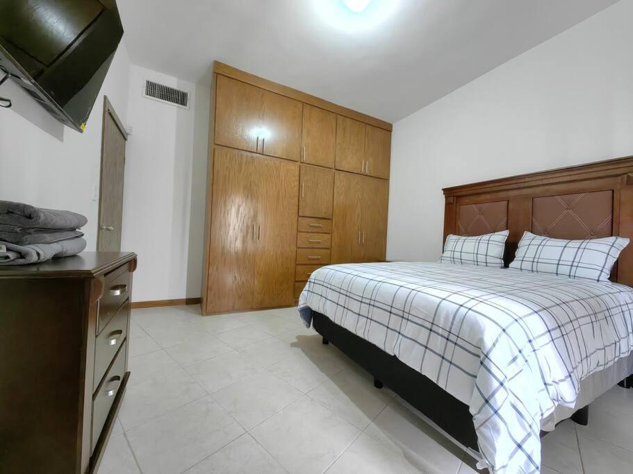 Three-Bedroom House photo 3