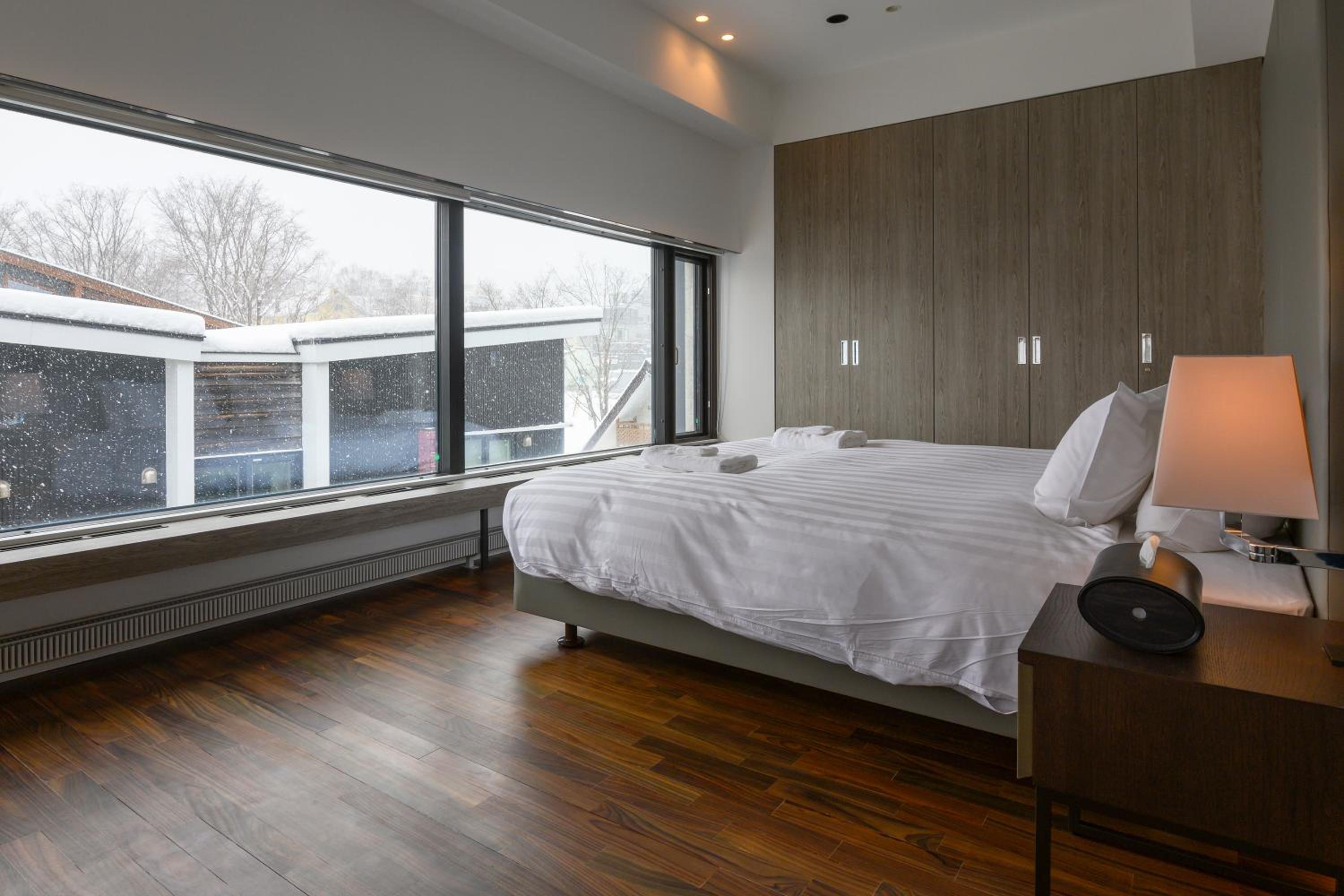 Two-Bedroom Deluxe Apartment with Balcony photo 3