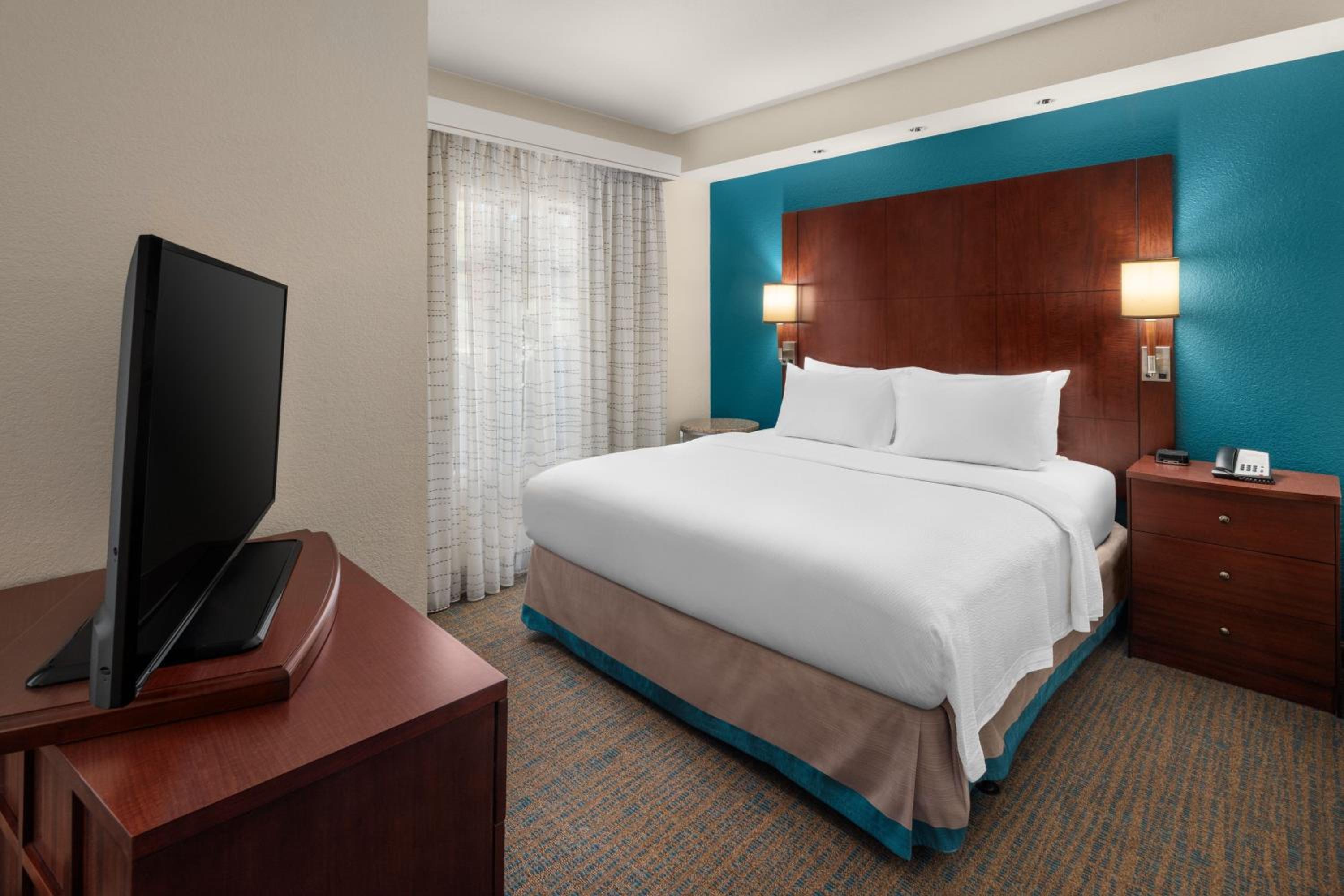 One-Bedroom King Suite with Sofa Bed - Photo 6