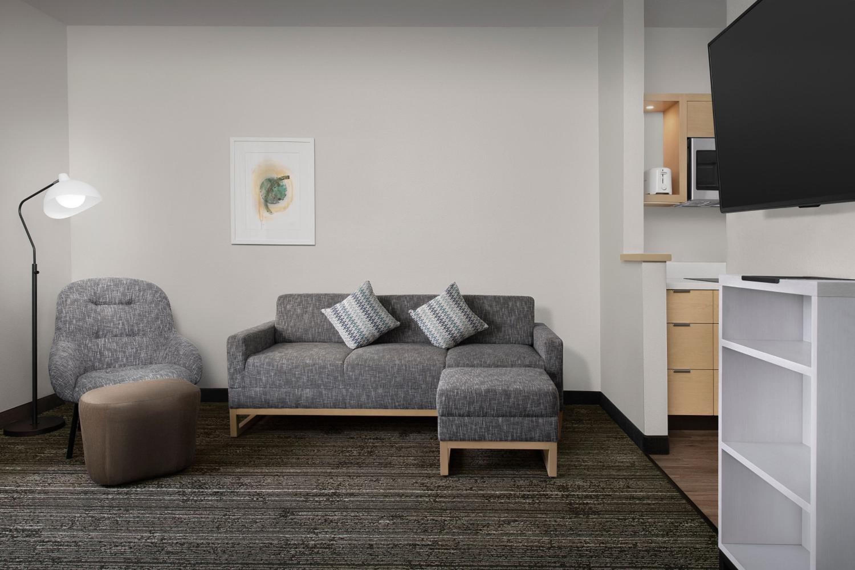 One-Bedroom Queen Suite with Sofa Bed - Photo 8