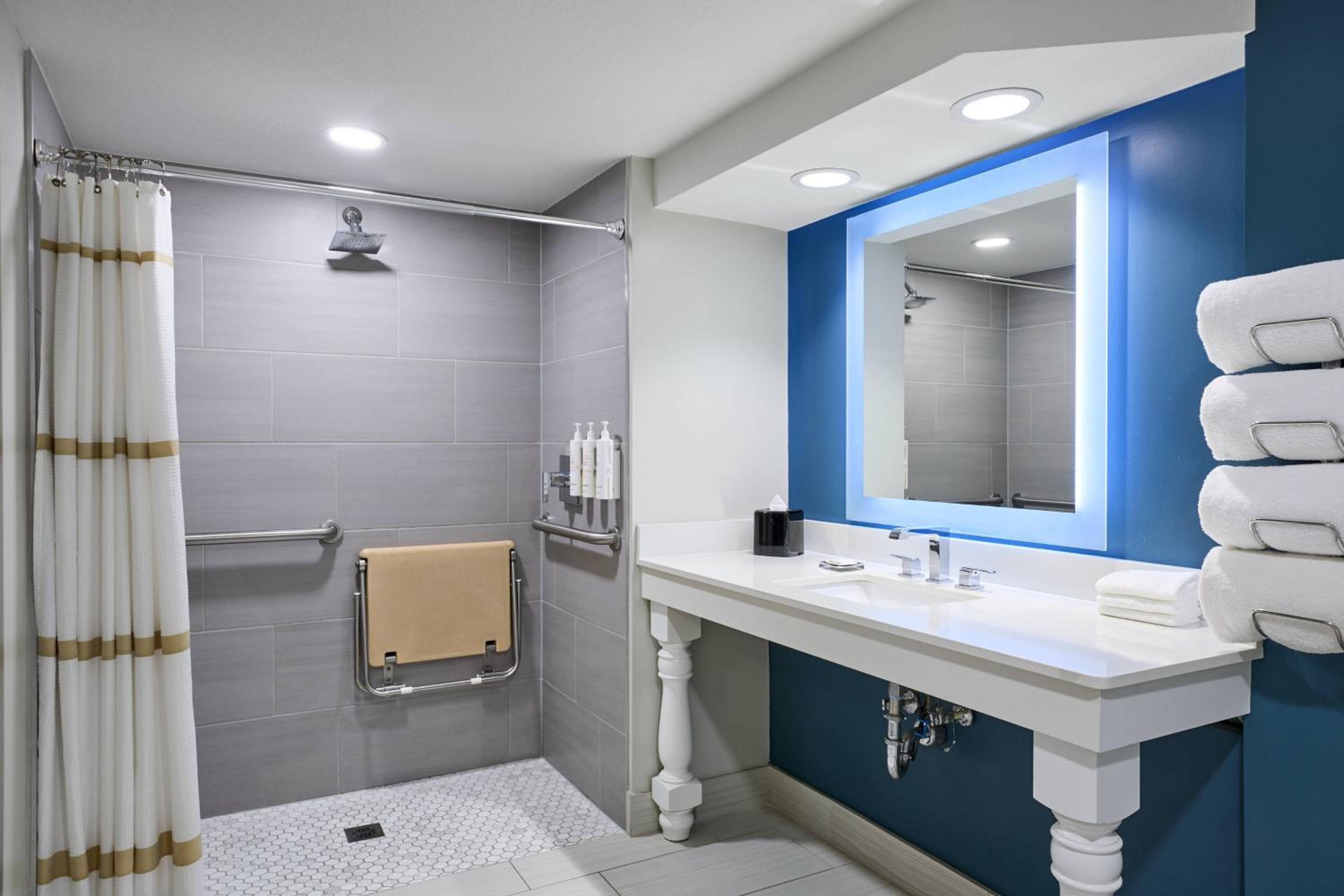 Guest Room, One King, Water View, Captiva Tower, Balcony - Photo 6