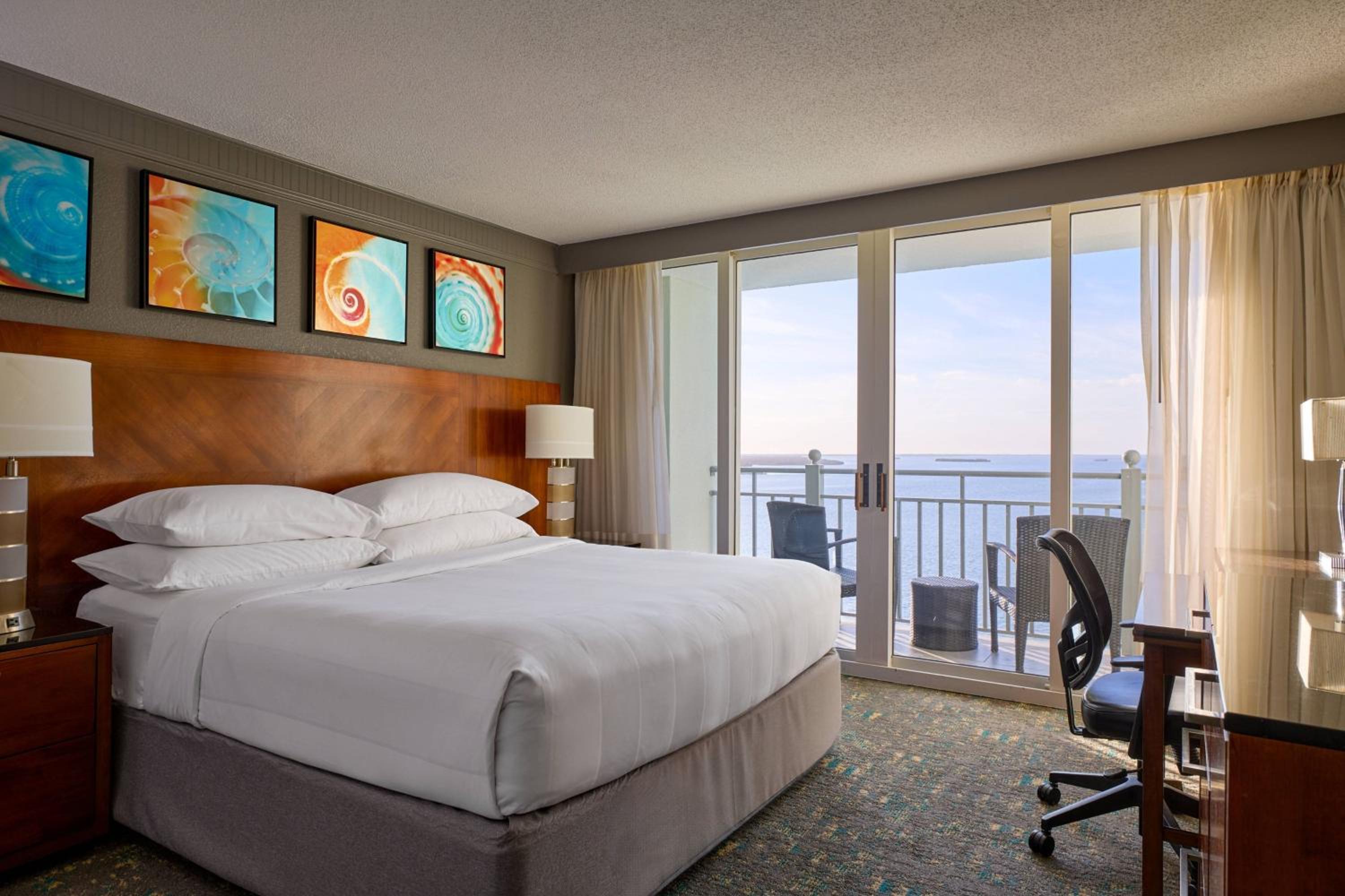 One Bedroom King Suite with Sofa Bed, Waterfront, Sanibel Tower - Photo 3