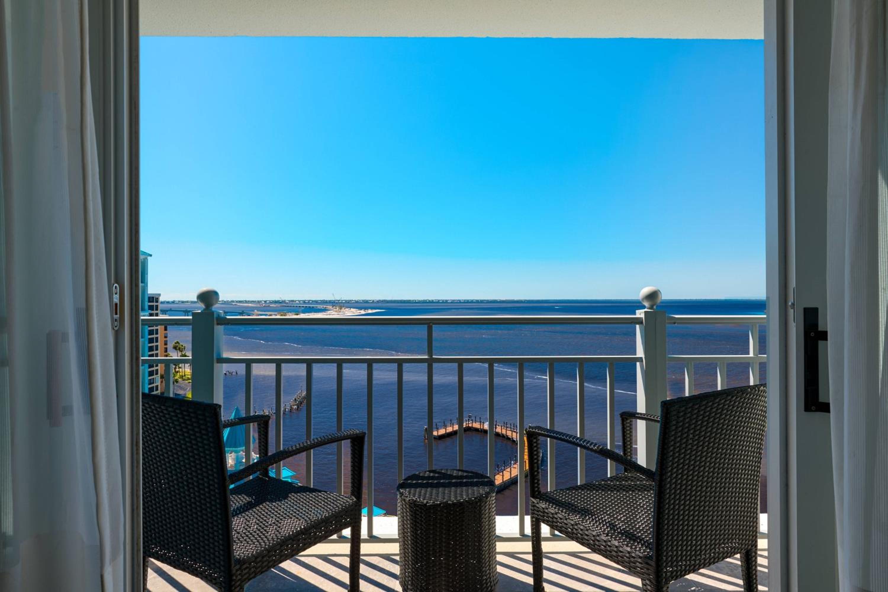 Guest Room, One King, Waterfront, Sanibel Tower, Balcony - Photo 3