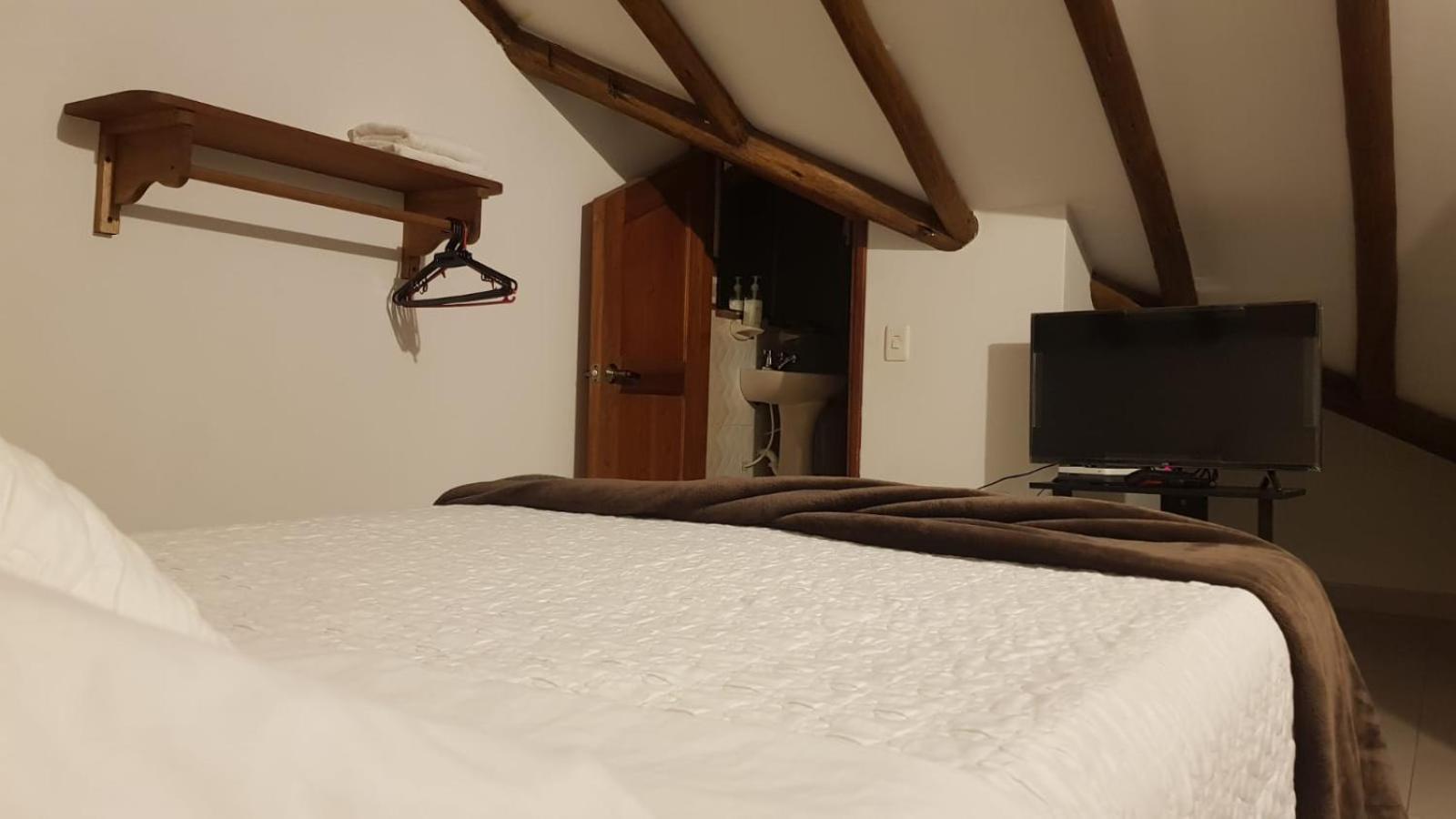 Budget Double Room photo 3