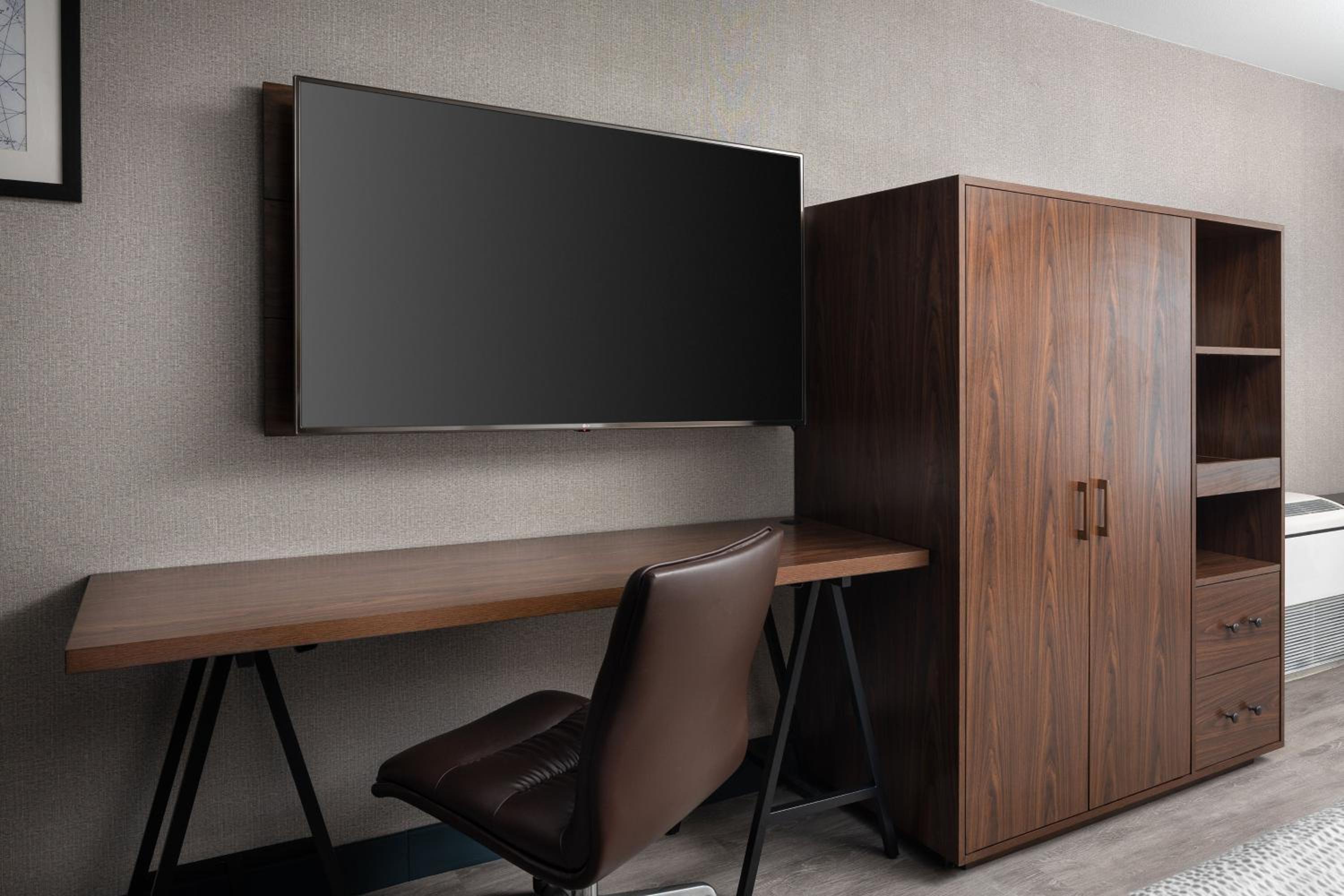 Standard King Room - Photo 6
