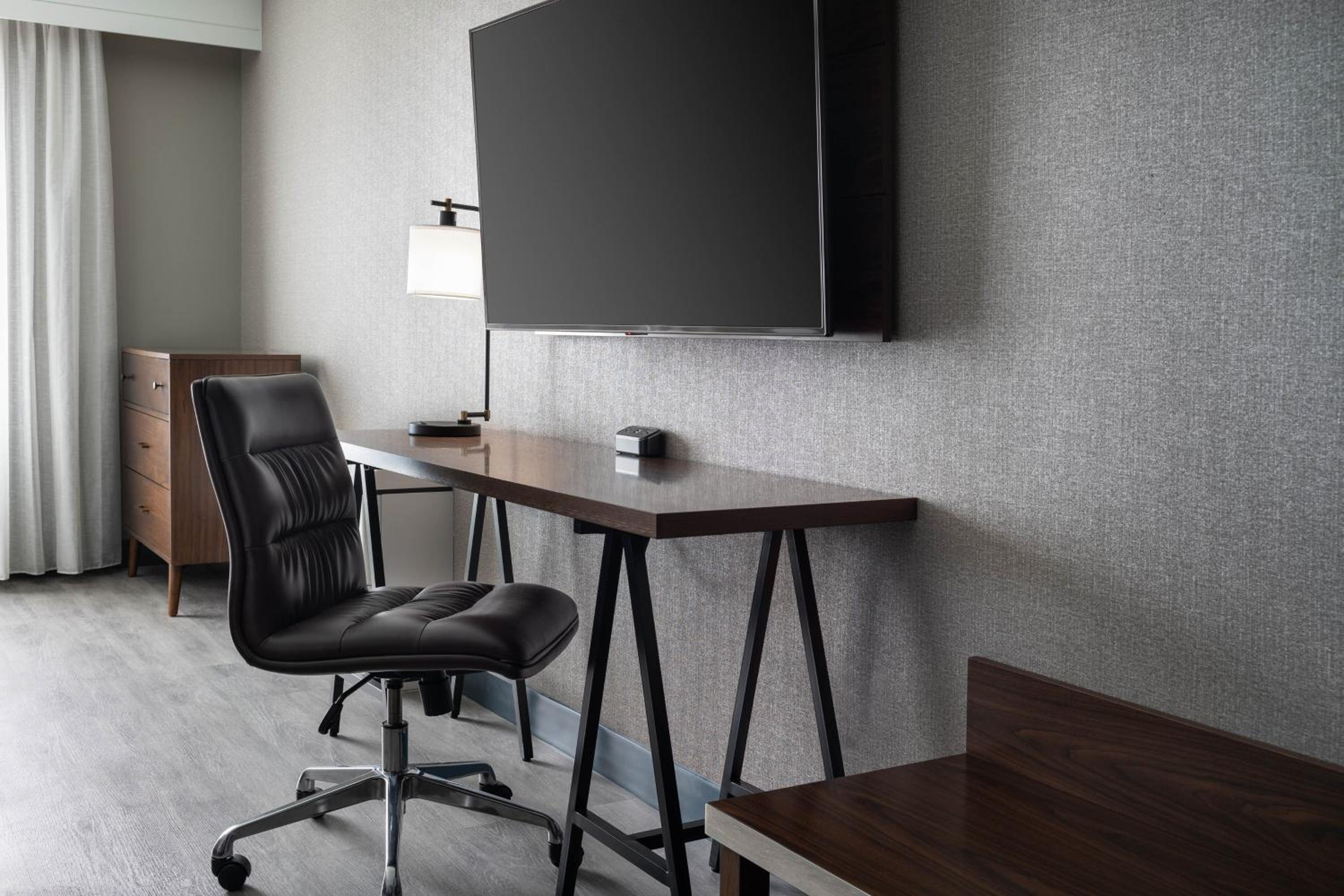 Standard King Room - Photo 7