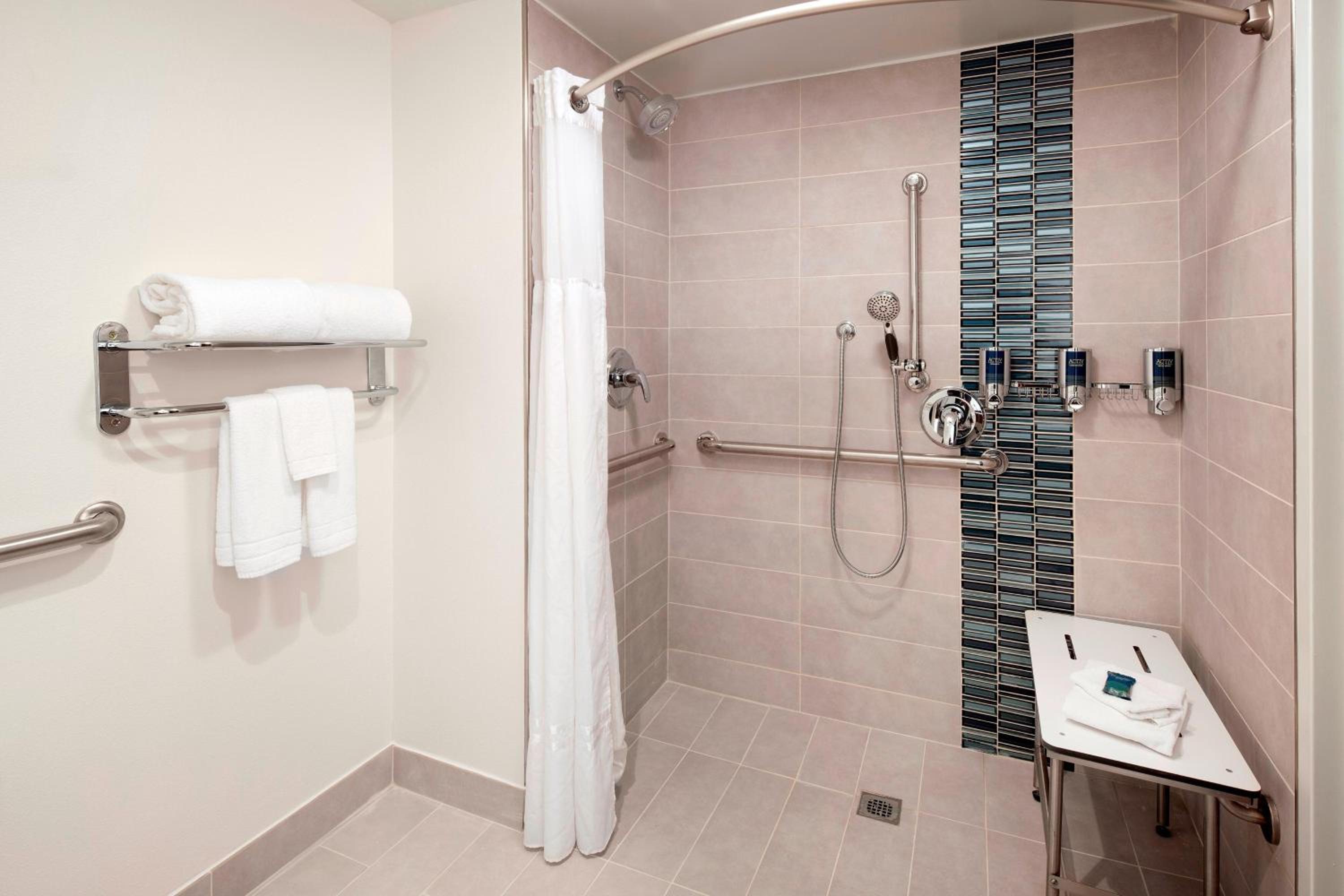 Standard King Room - Photo 4