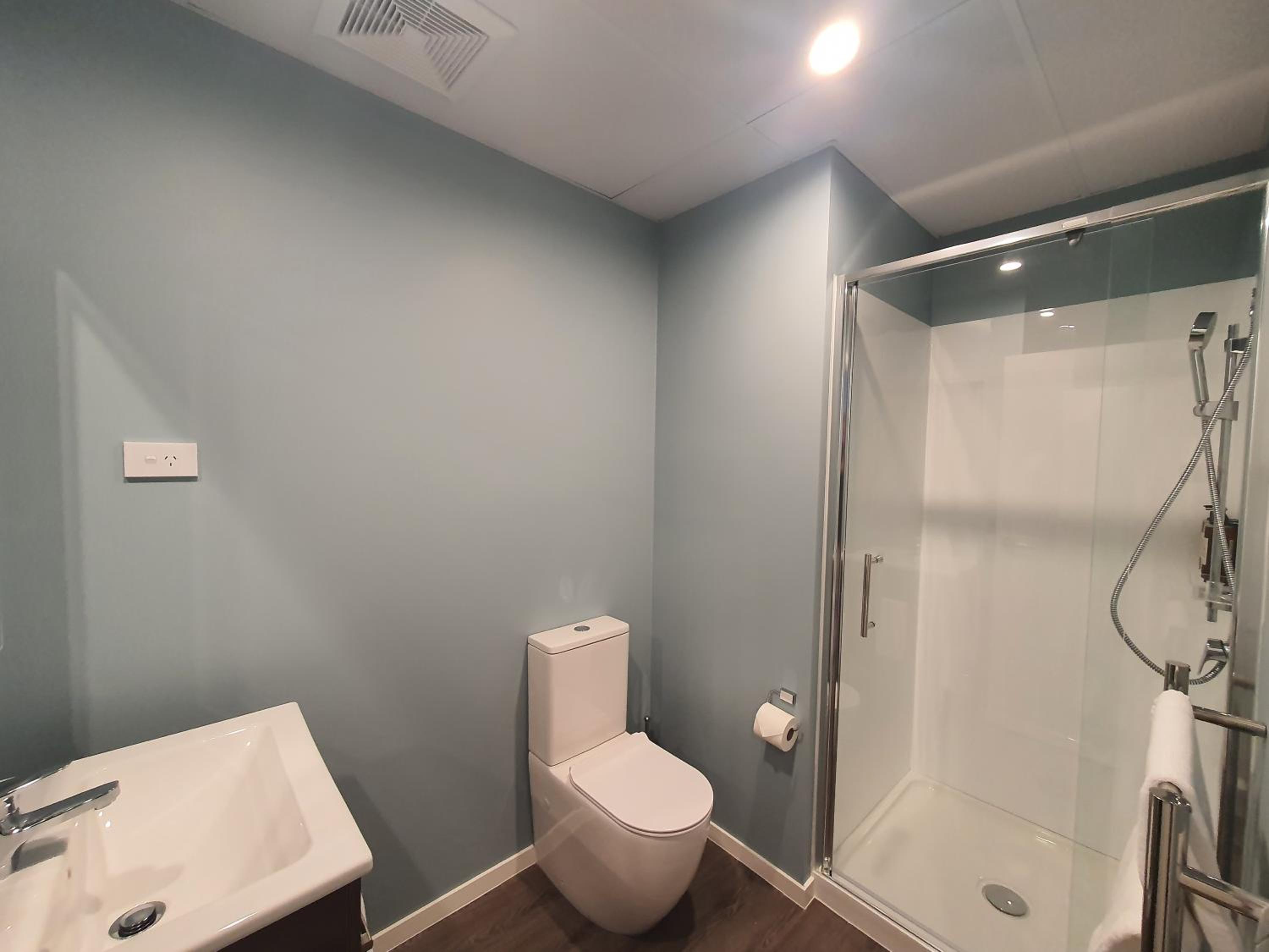 Studio Apartment with King Bed - Photo 16