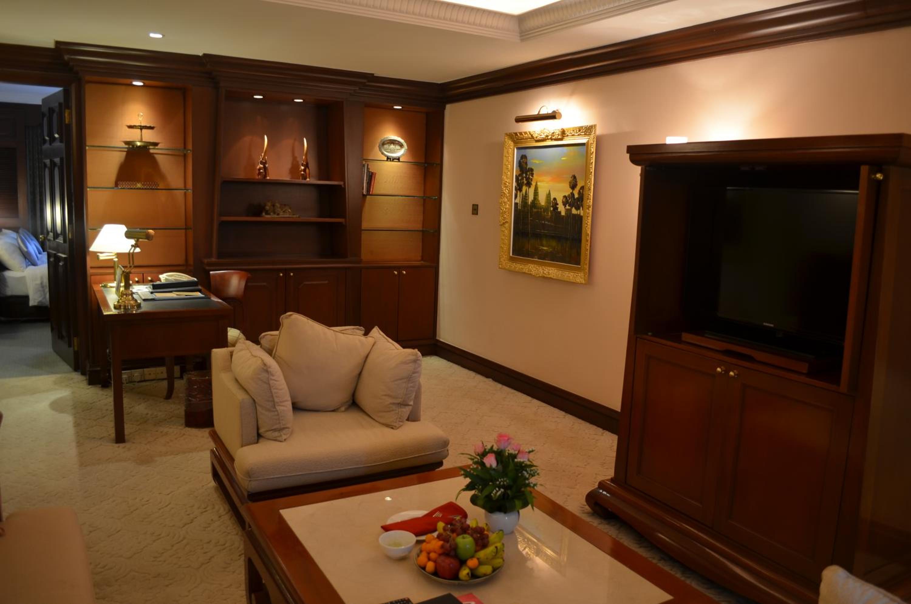 Executive Suite - Photo 19