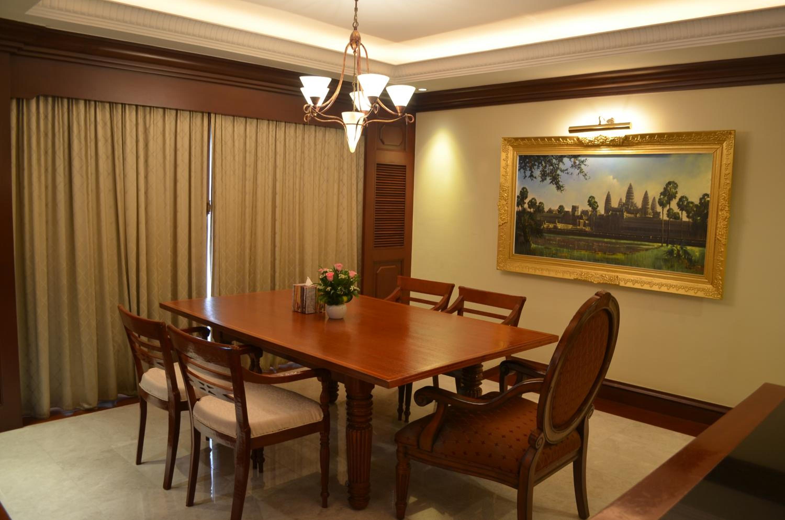 Executive Suite - Photo 15