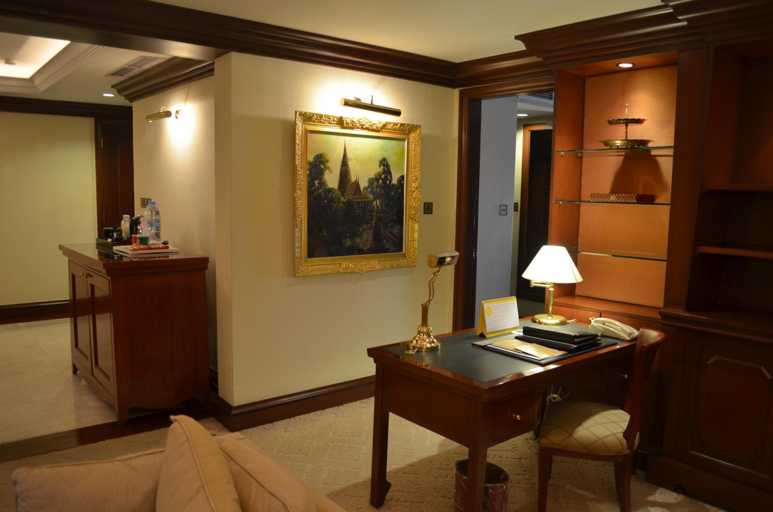 Executive Suite - Photo 21