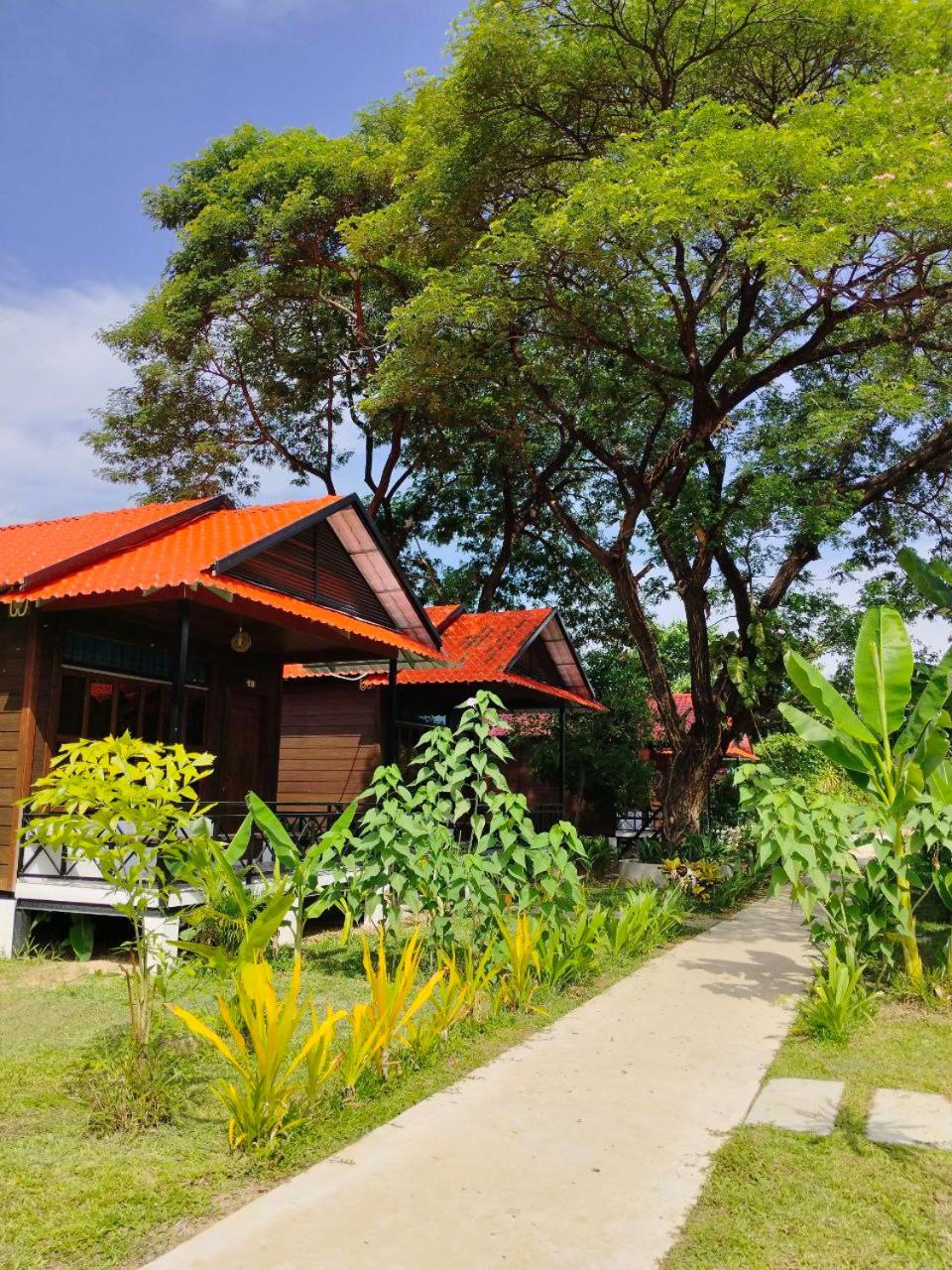 Deluxe Bungalow with Garden View