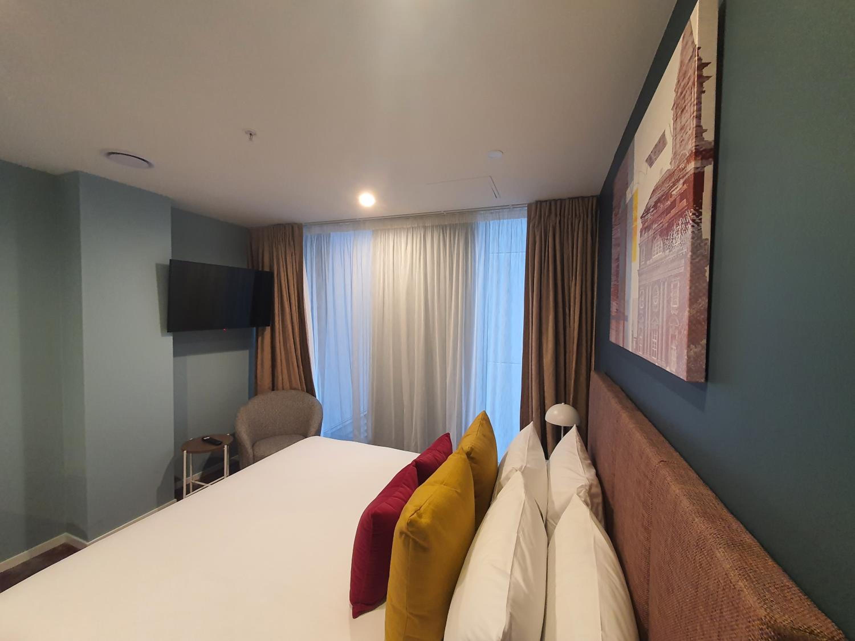 Studio Apartment with King Bed - Photo 5