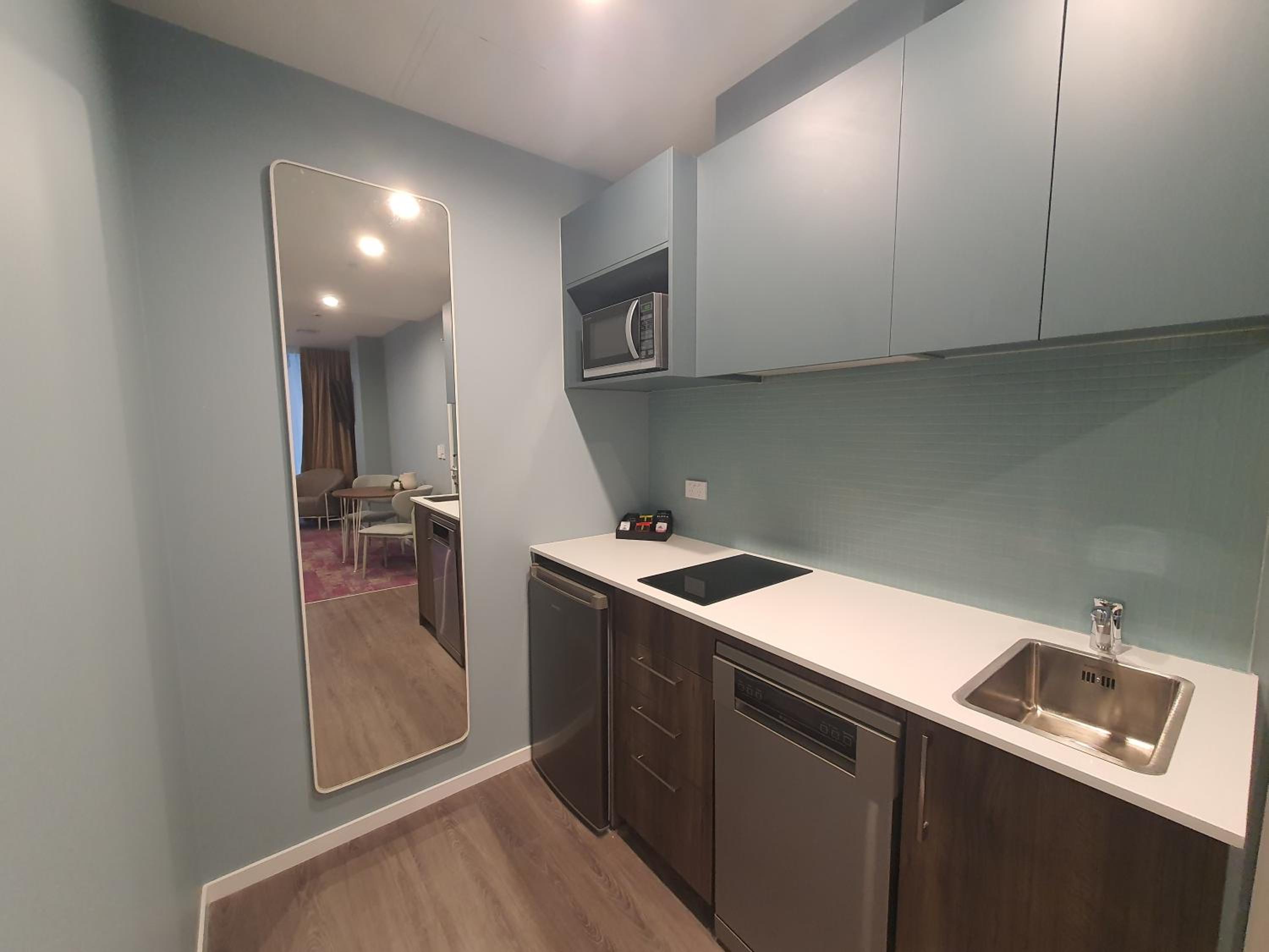 Studio Apartment with King Bed - Photo 11