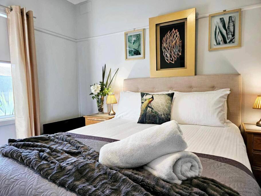 Three-Bedroom House photo 3