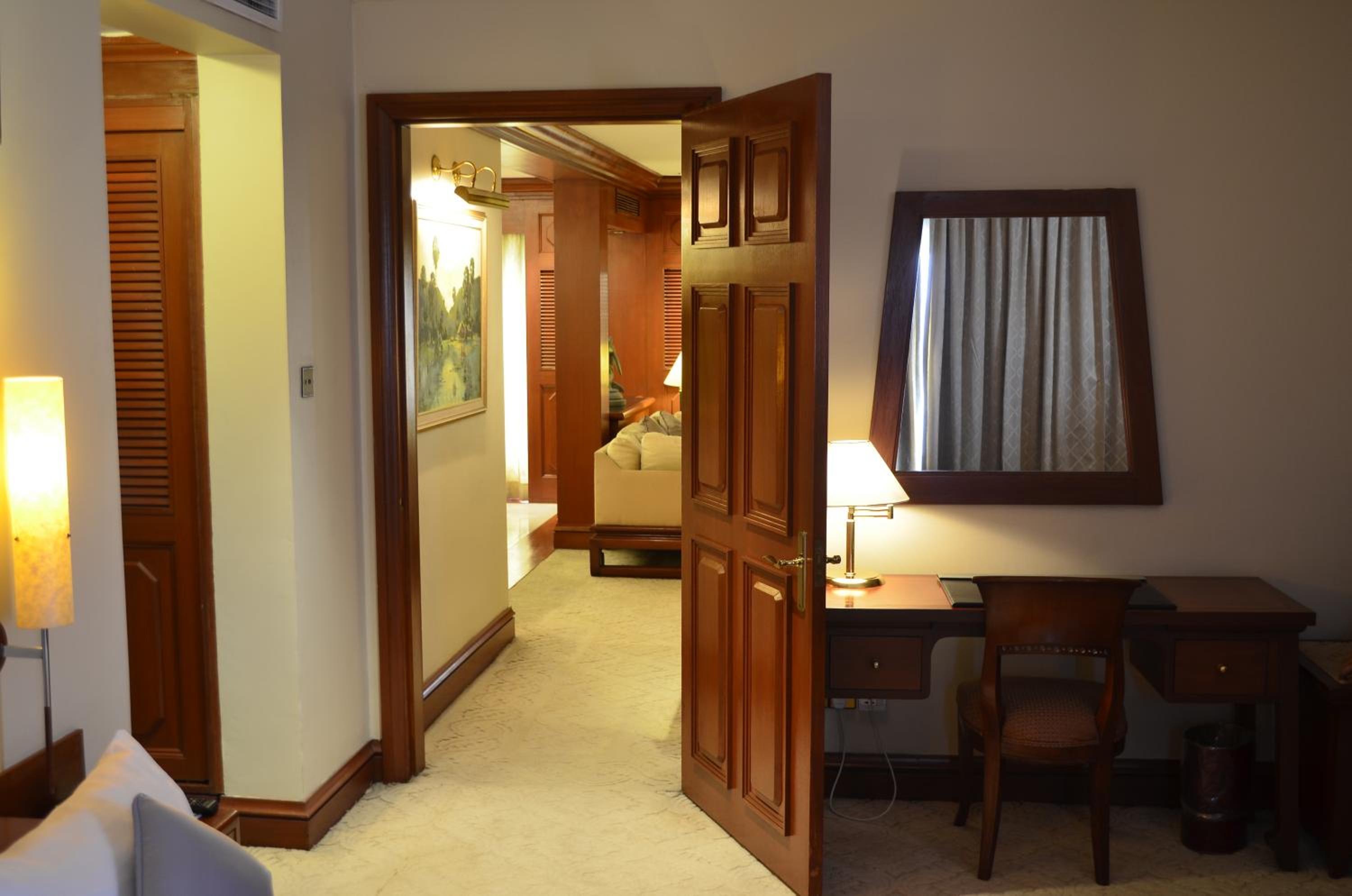 Executive Suite - Photo 23