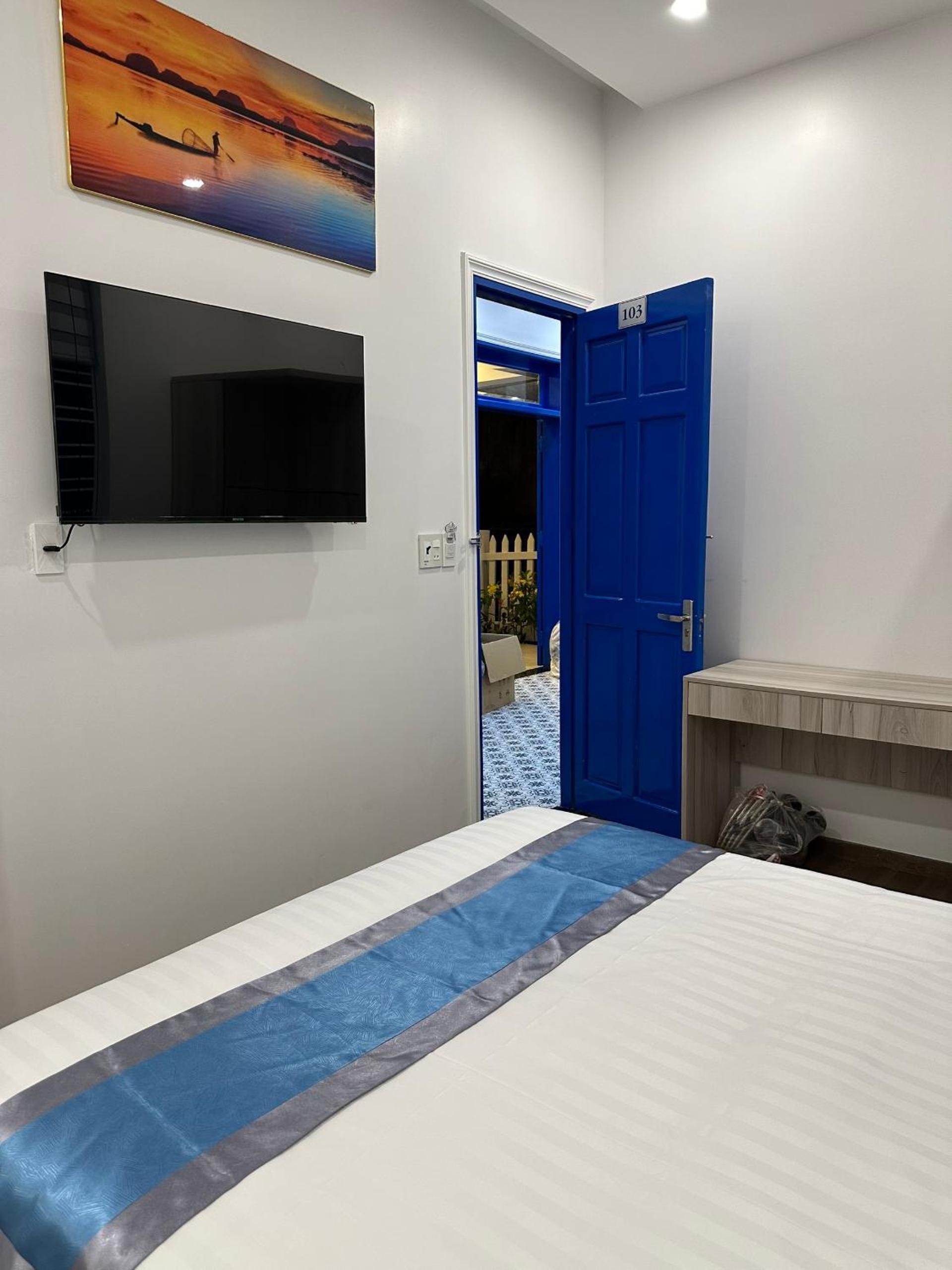 Standard Queen Room