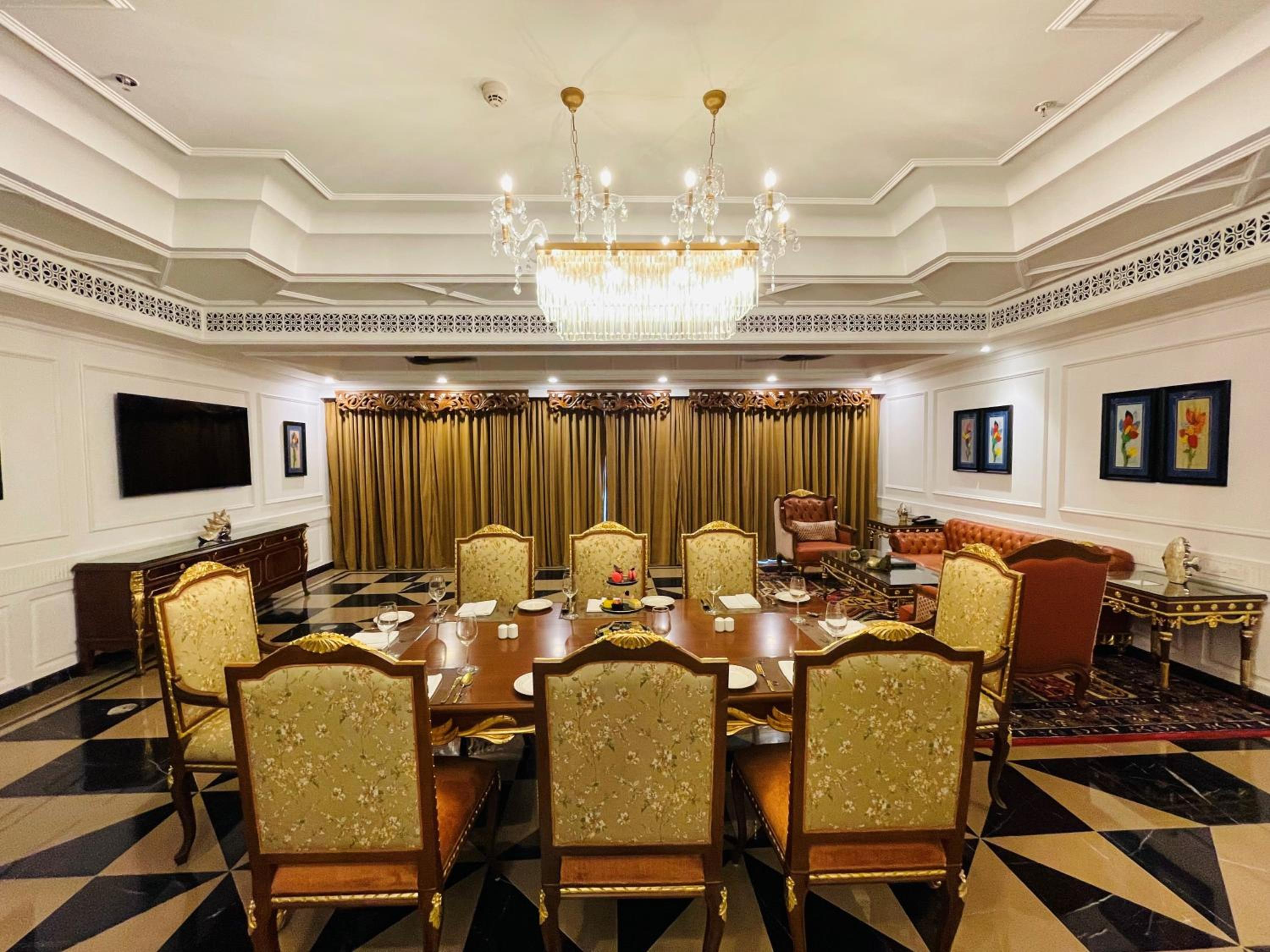 Villa – 10% Discount on Foods & Soft Beverages* | 15% Discounts on Laundry Services* | INR 500 spa credit during your stay on selective Massage services. TnC Apply.* | Free Mini-bar – 2 cans of soft Beverages (Once on Arrival)