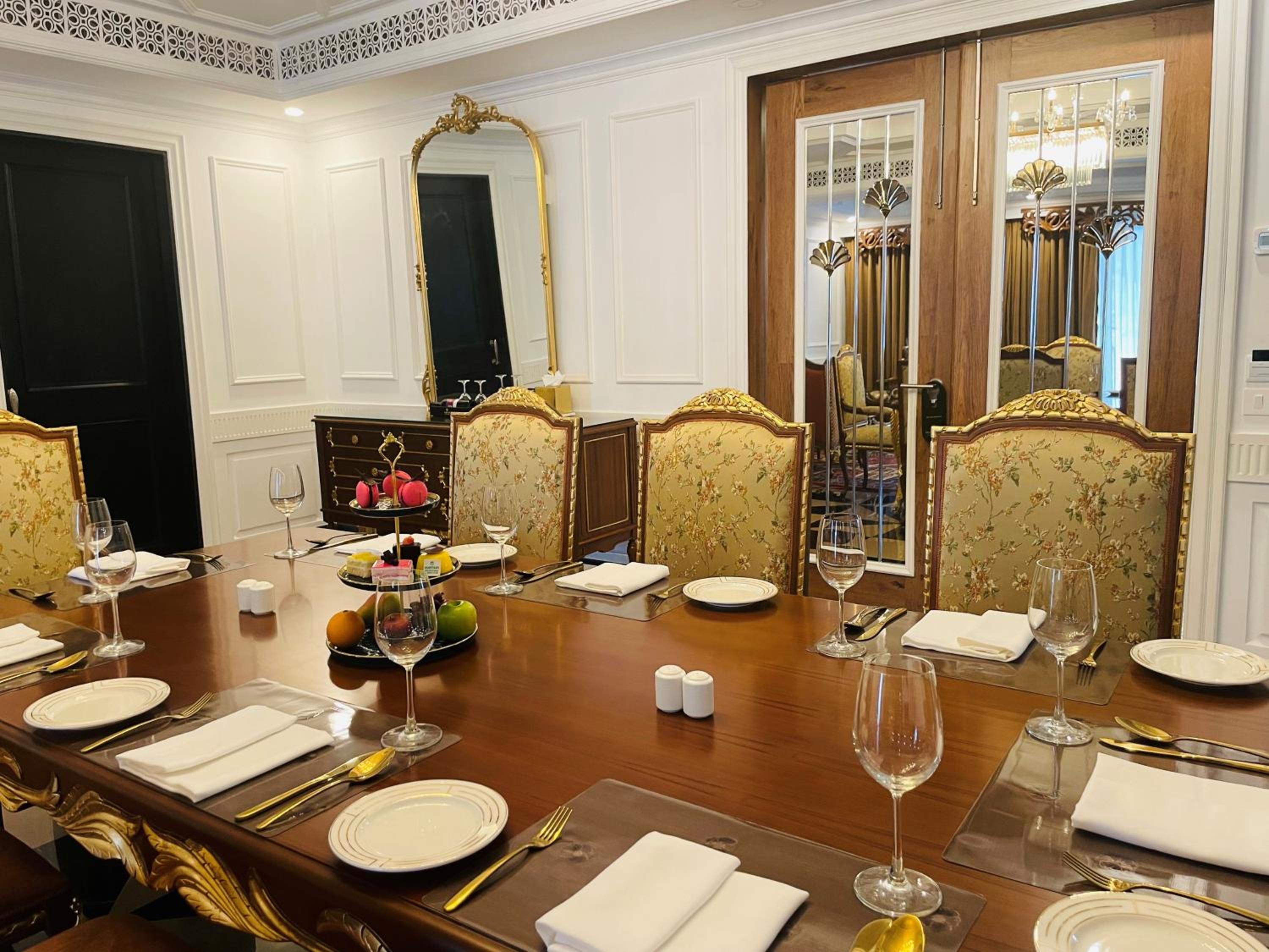 Villa – 10% Discount on Foods & Soft Beverages* | 15% Discounts on Laundry Services* | INR 500 spa credit during your stay on selective Massage services. TnC Apply.* | Free Mini-bar – 2 cans of soft Beverages (Once on Arrival)