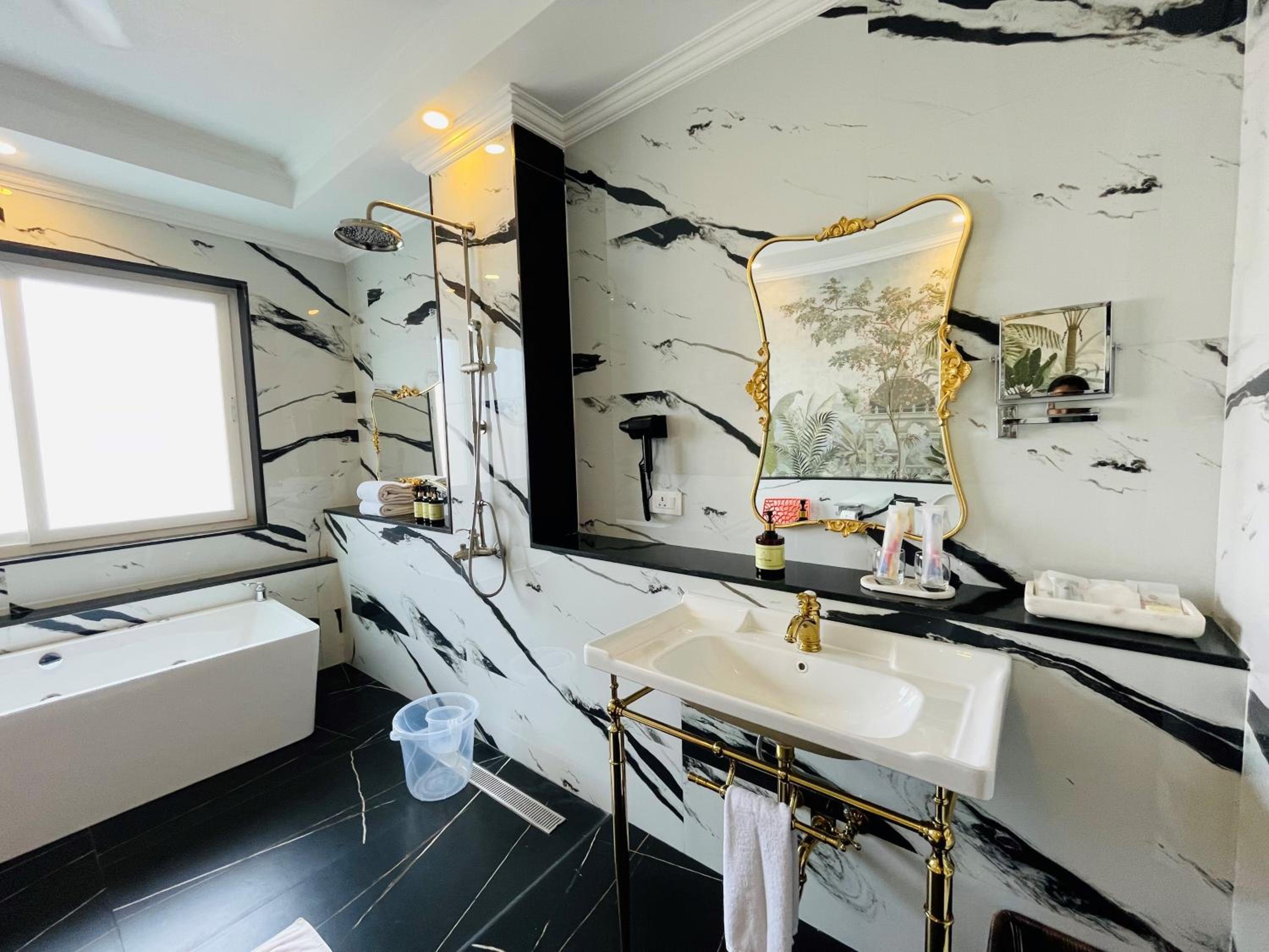 Villa – 10% Discount on Foods & Soft Beverages* | 15% Discounts on Laundry Services* | INR 500 spa credit during your stay on selective Massage services. TnC Apply.* | Free Mini-bar – 2 cans of soft Beverages (Once on Arrival)