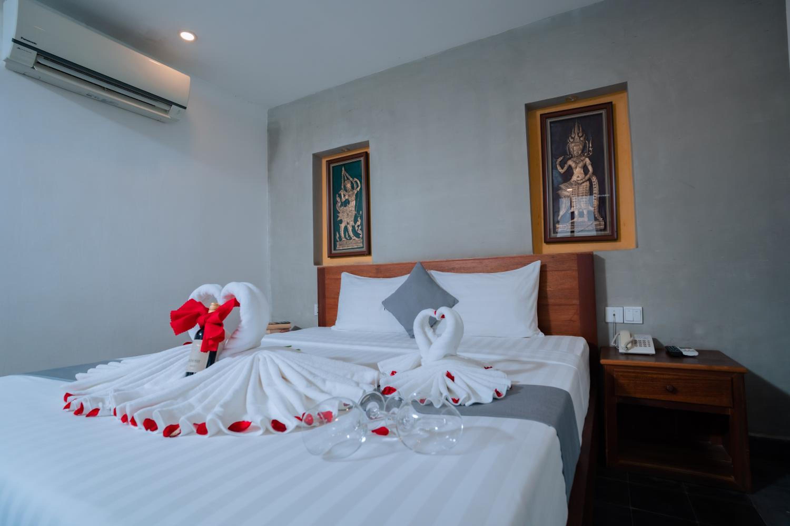 Deluxe Double Room With Balcony - Photo 2