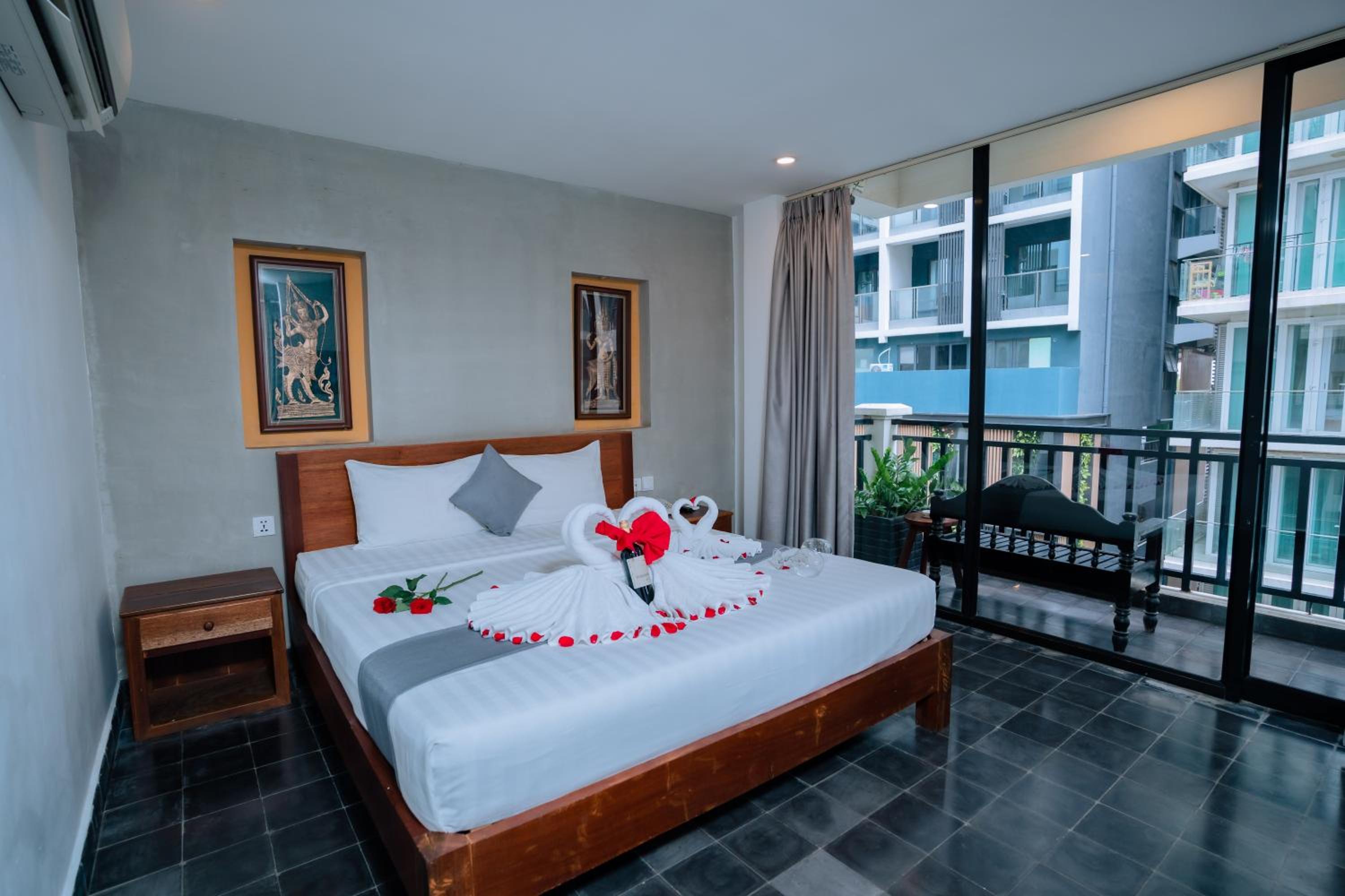 Deluxe Double Room With Balcony - Photo 1