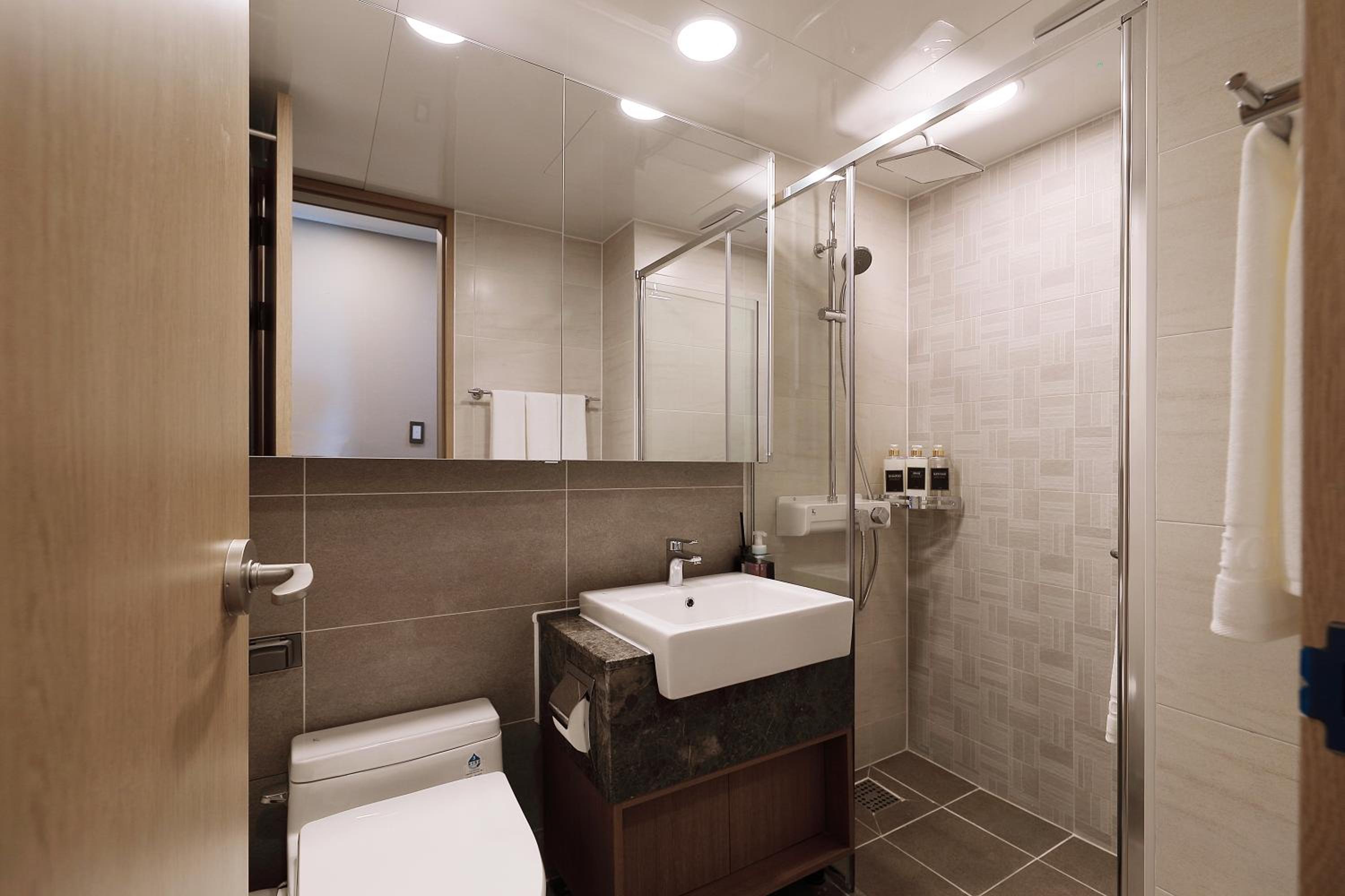 City Double Room - Photo 10