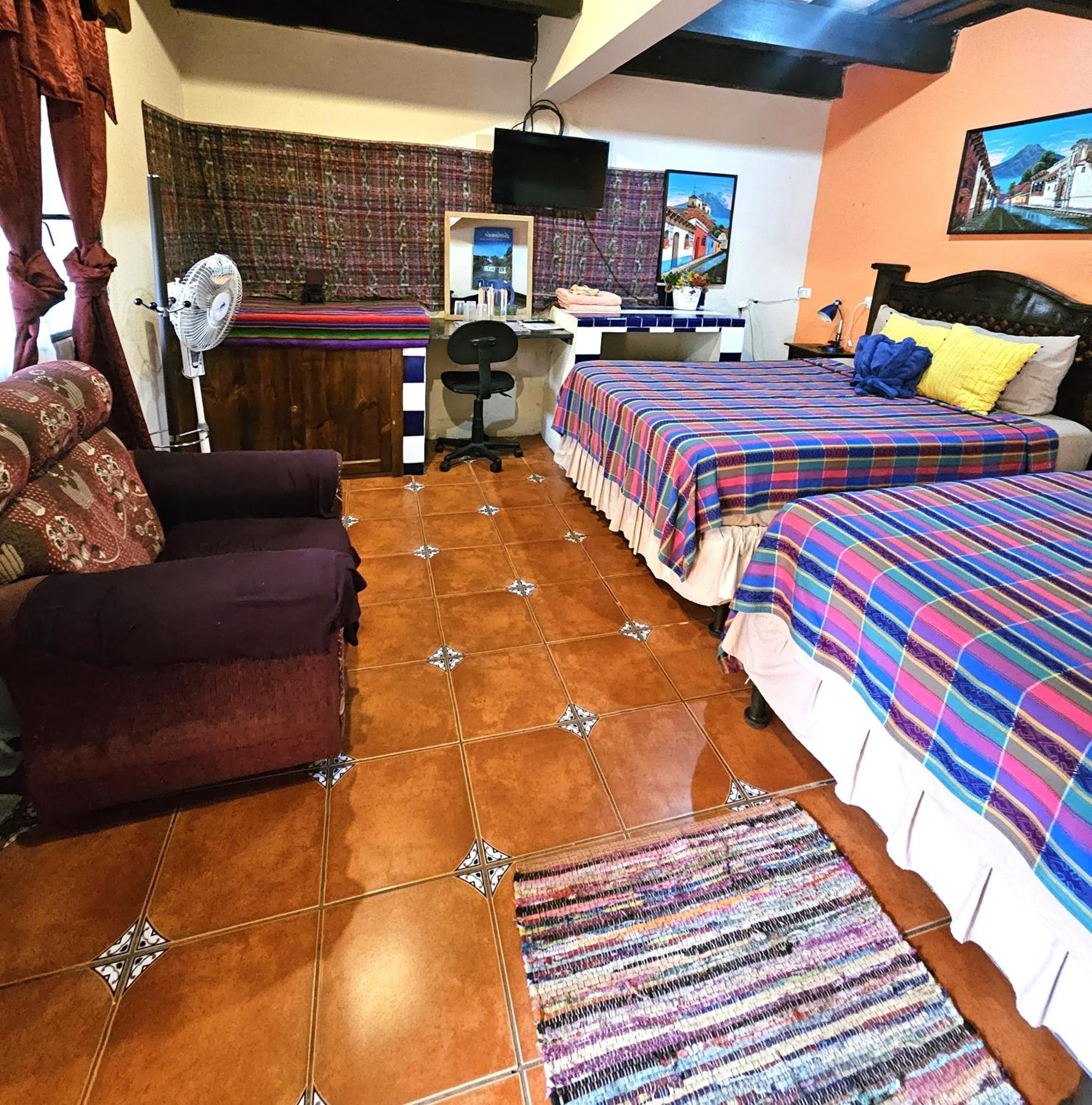 Basic Triple Room with Shared Bathroom photo 2
