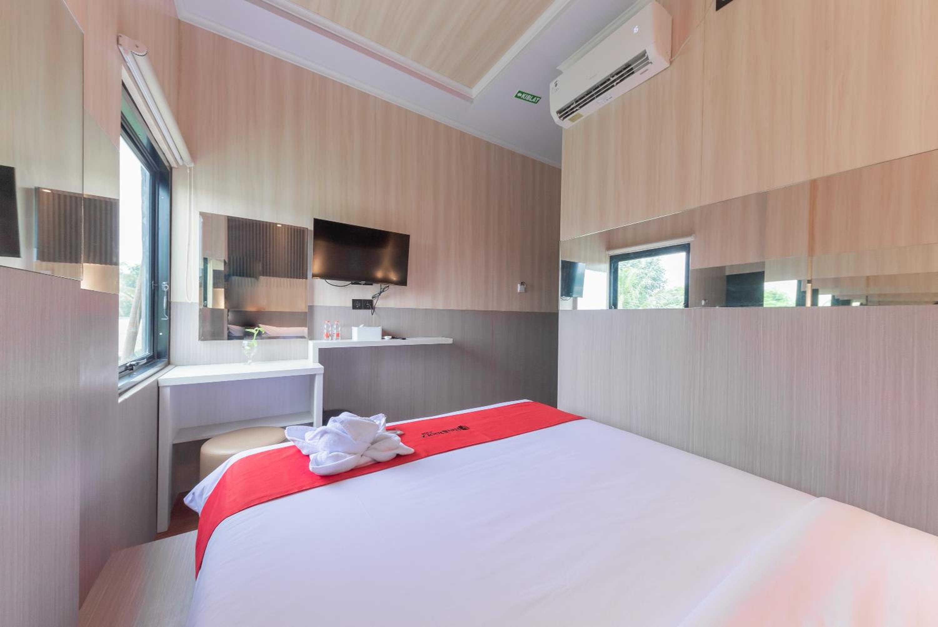 Deluxe Room - Photo 8