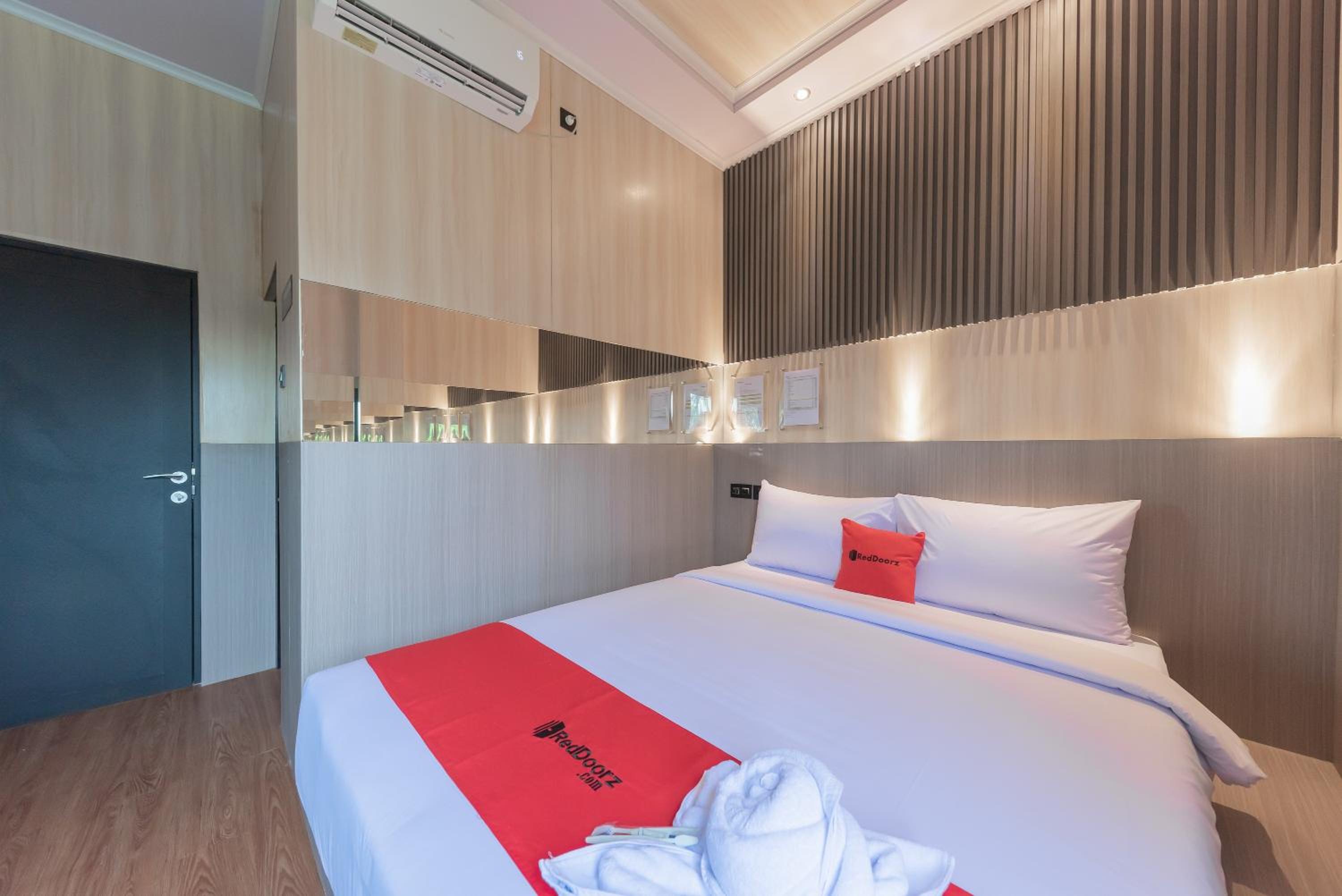 Deluxe Room - Photo 7