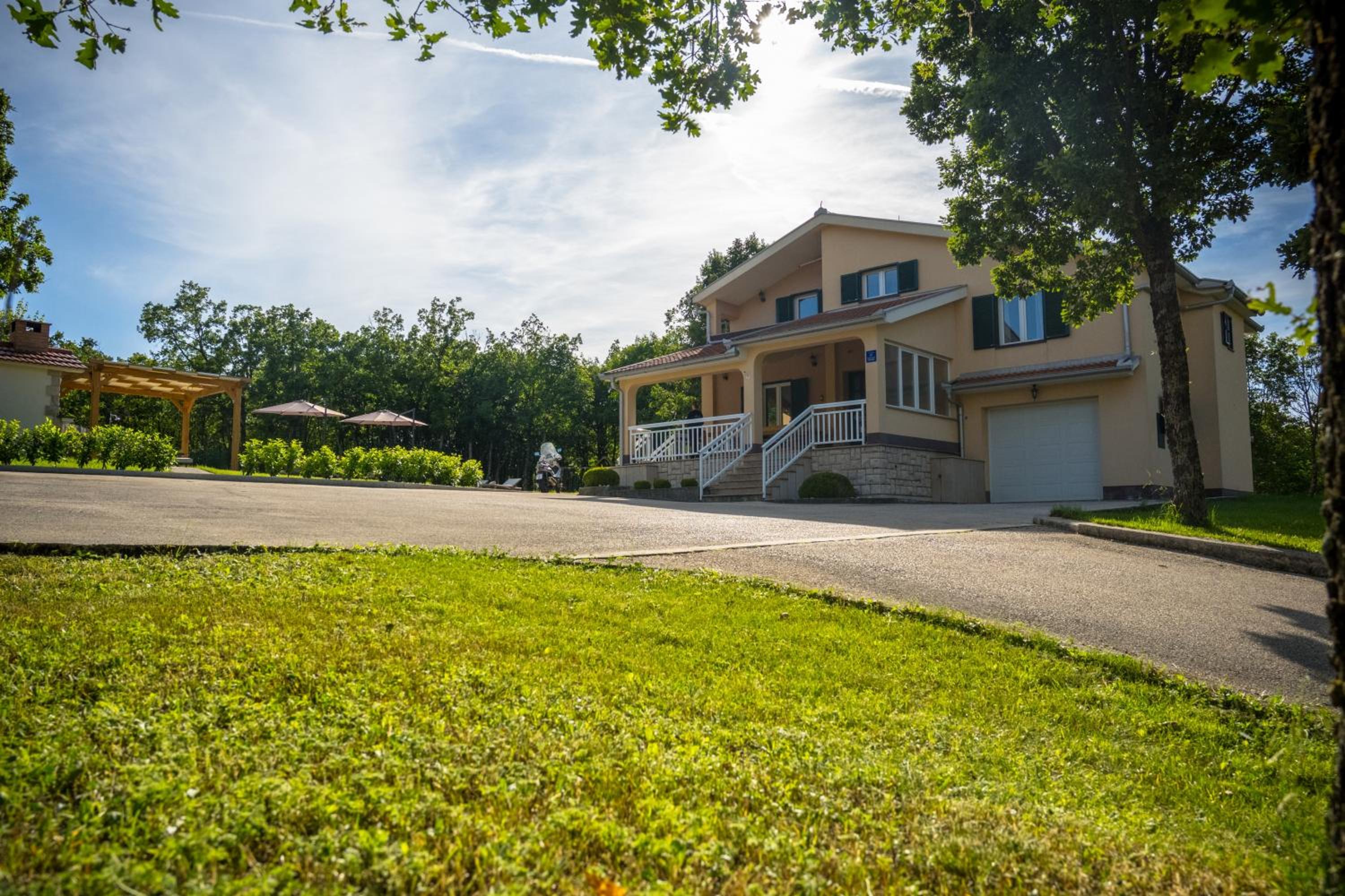Villa photo 3