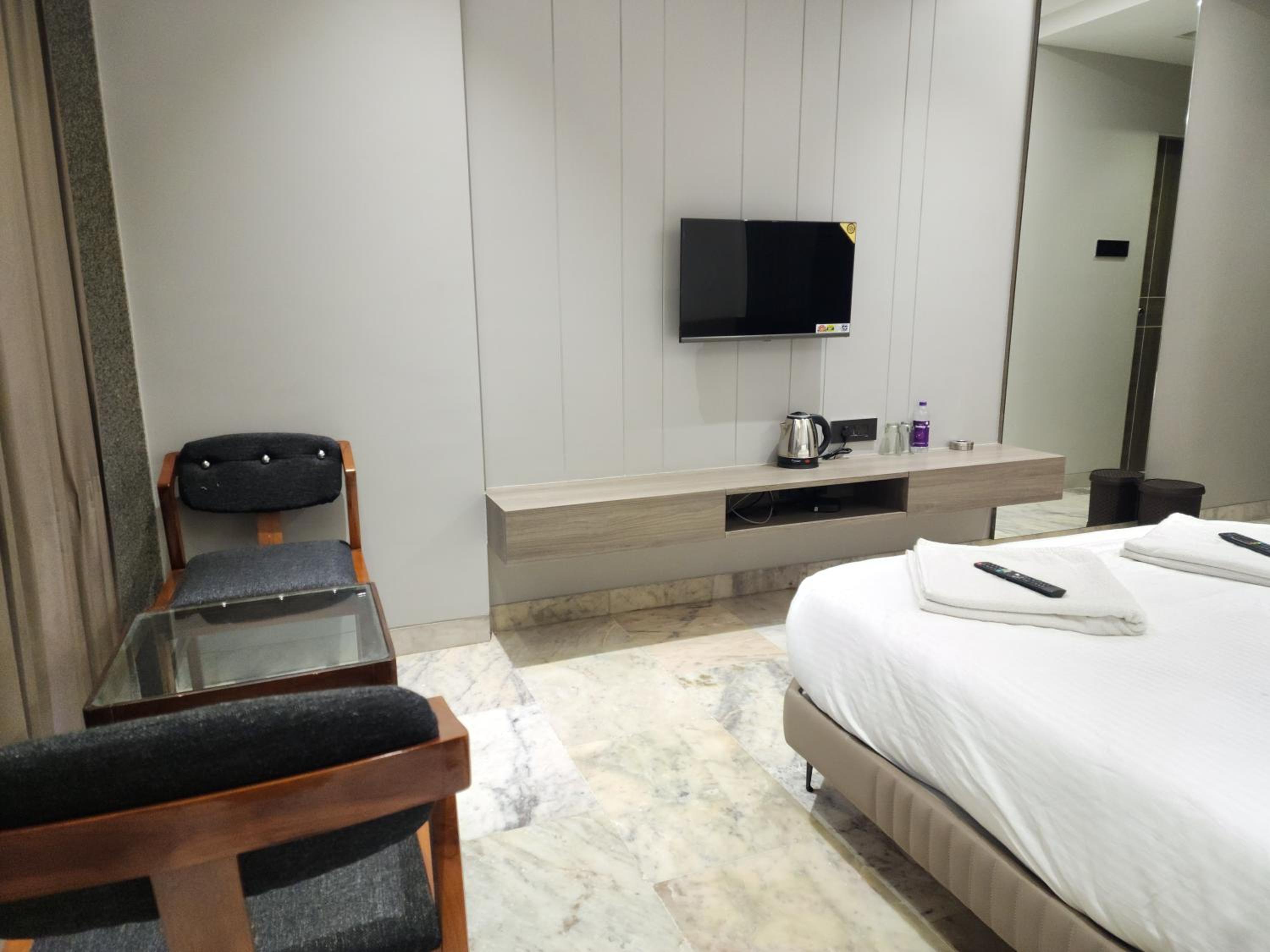 Deluxe King Room photo 3