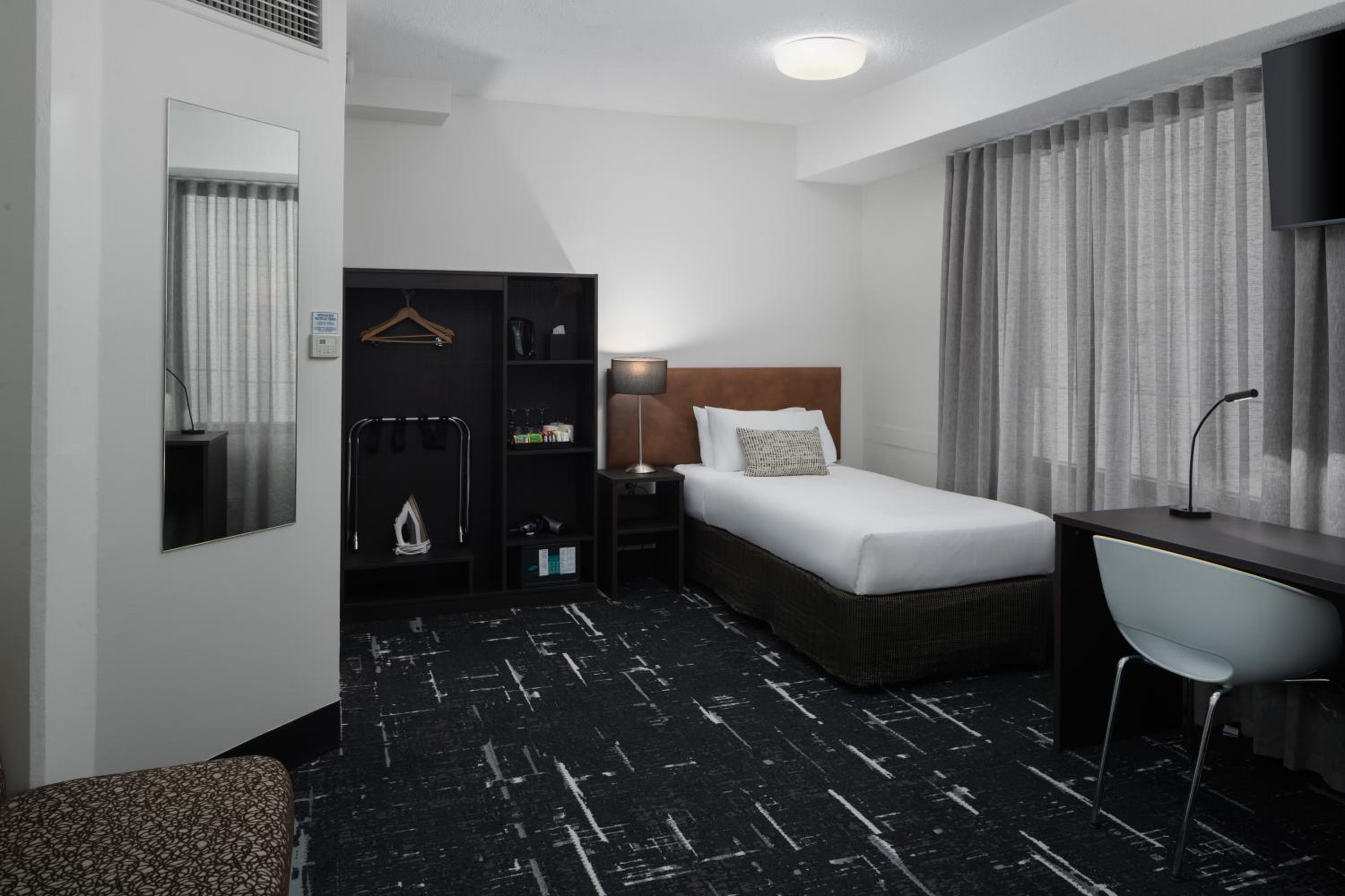 Superior Room 1 King and 1 Single Bed photo 3