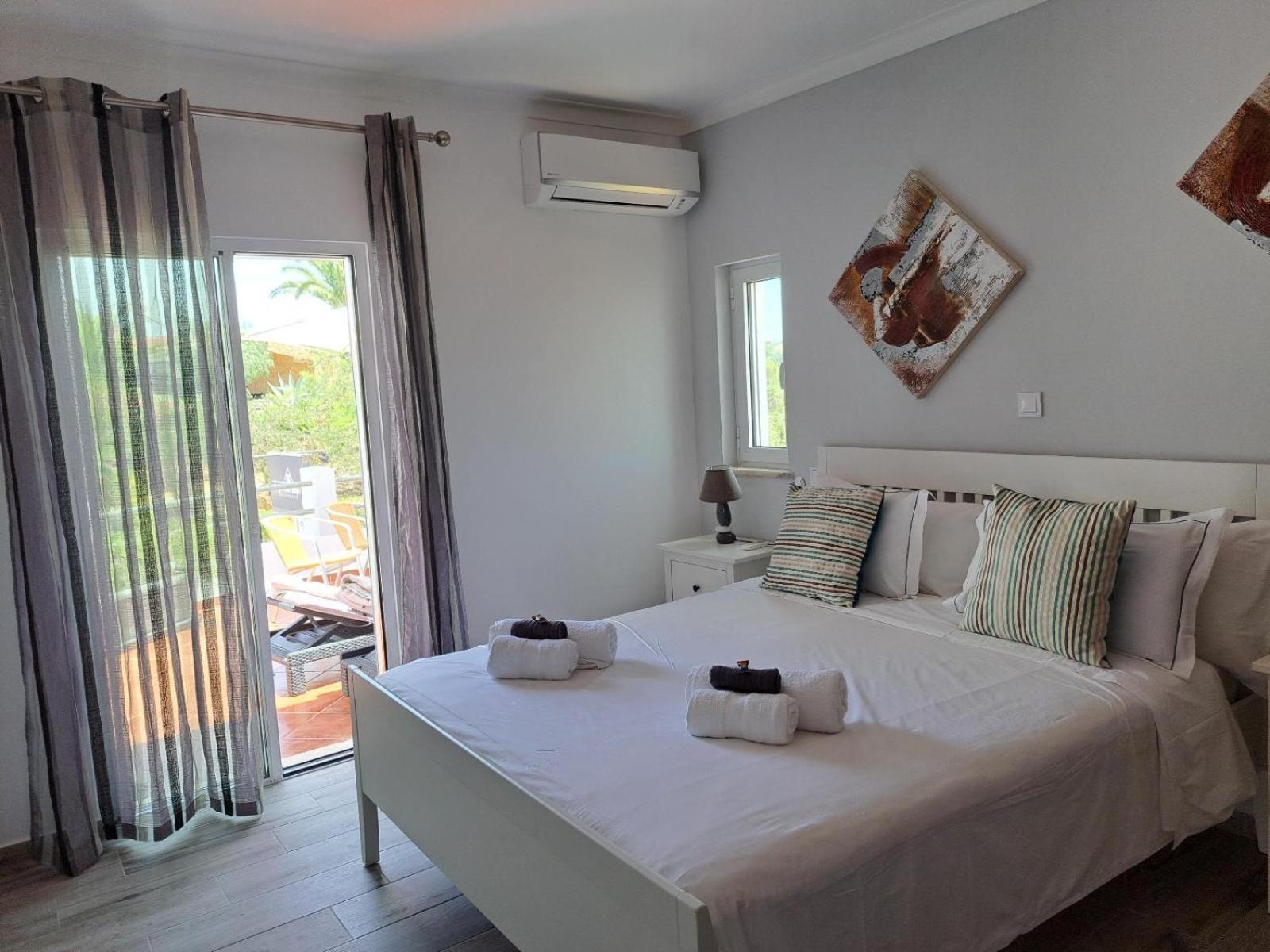 Queen Room with Balcony photo 1