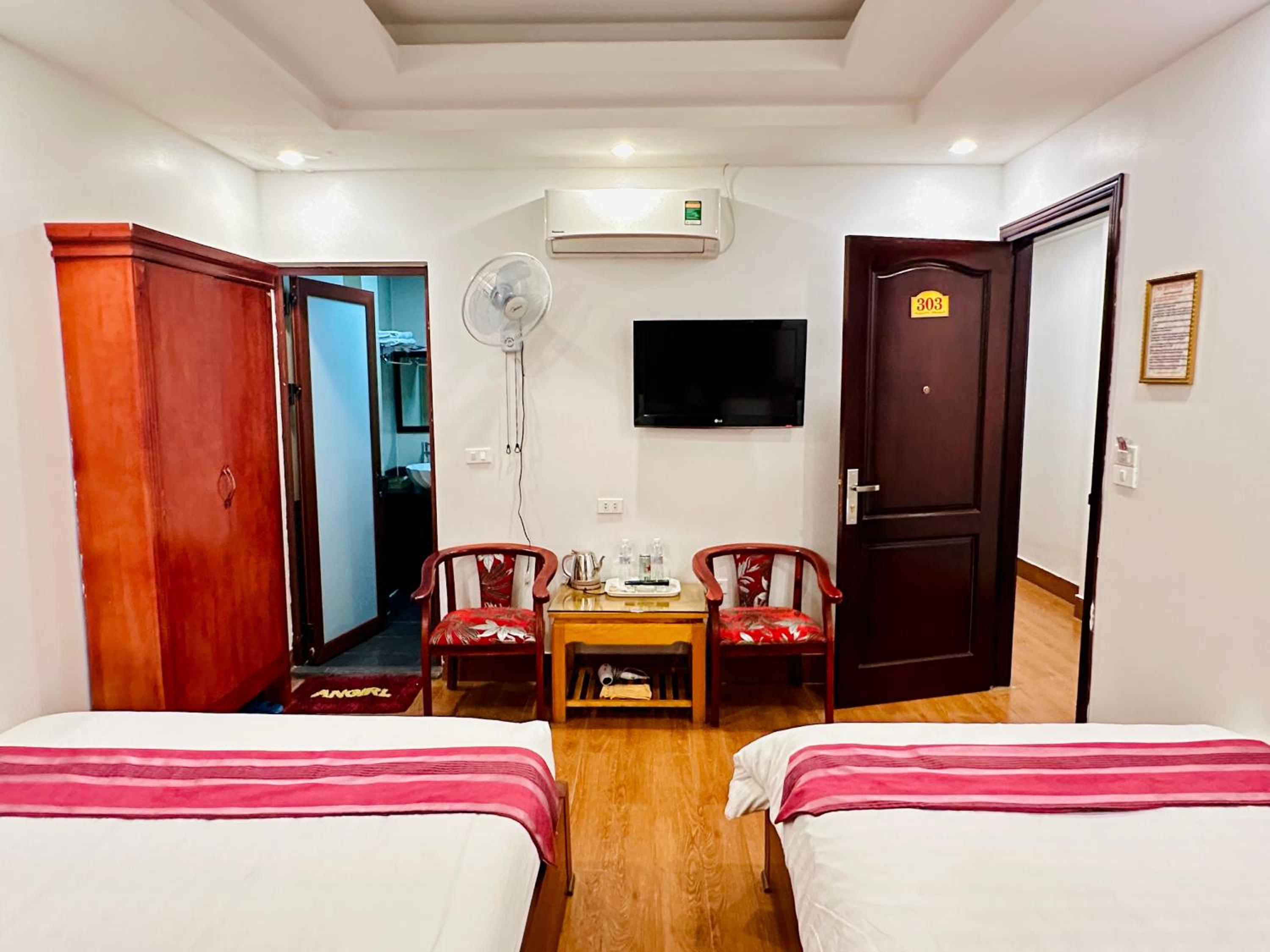 Double or Twin Room with City View photo 1
