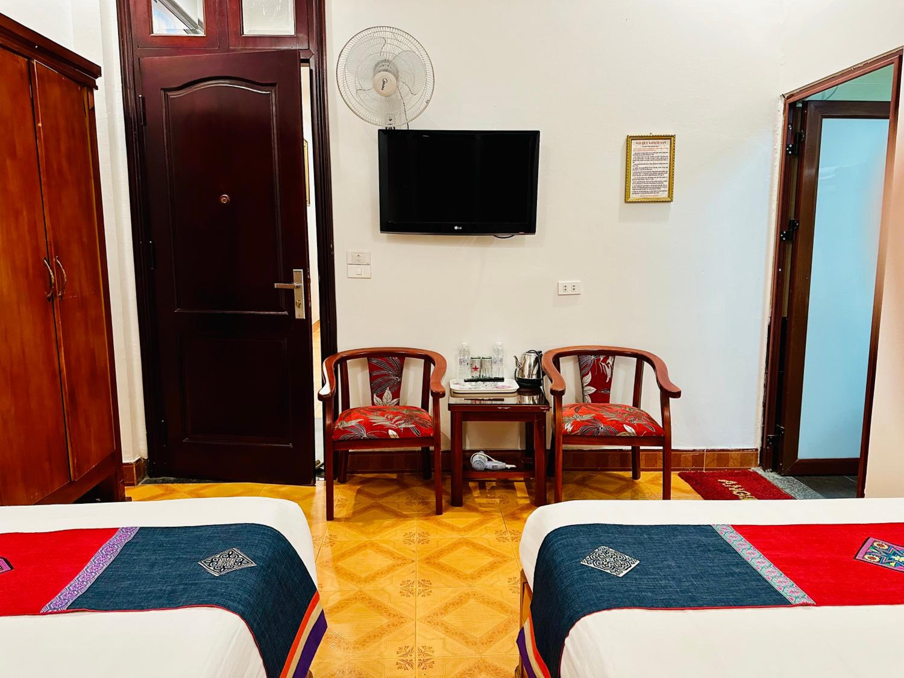 Double or Twin Room with Mountain View photo 3