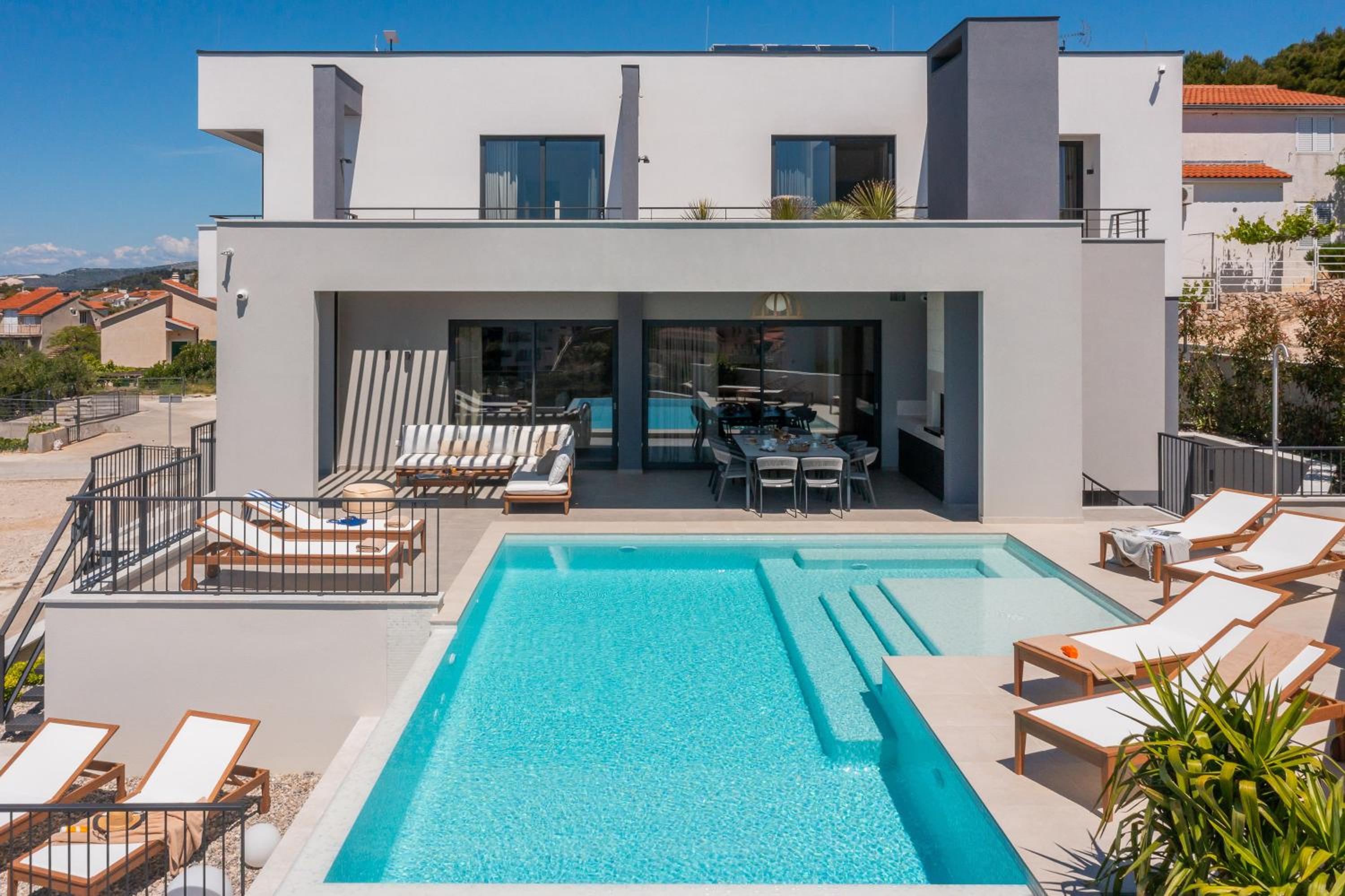 Villa photo 2
