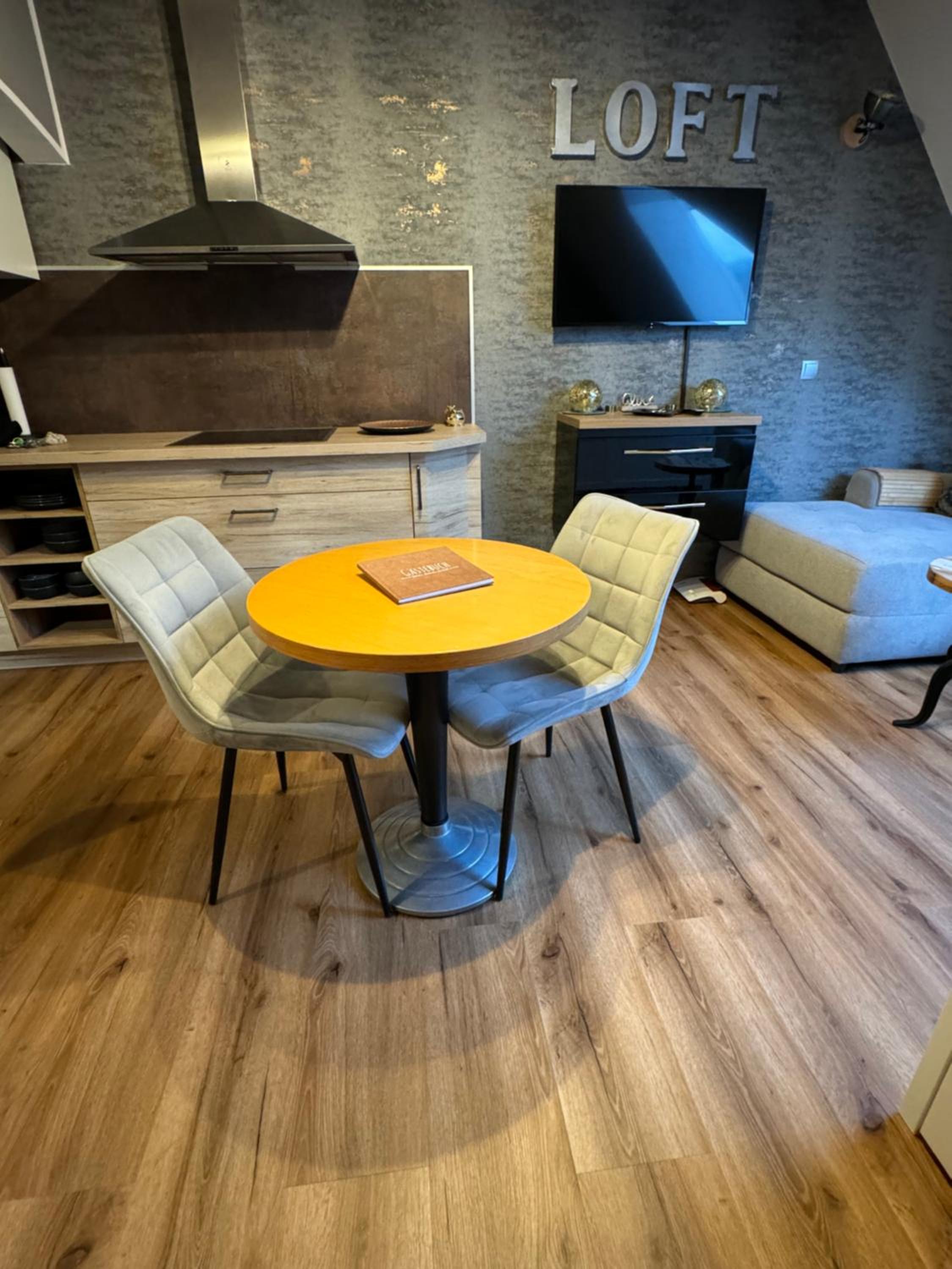 One-Bedroom Apartment photo 2