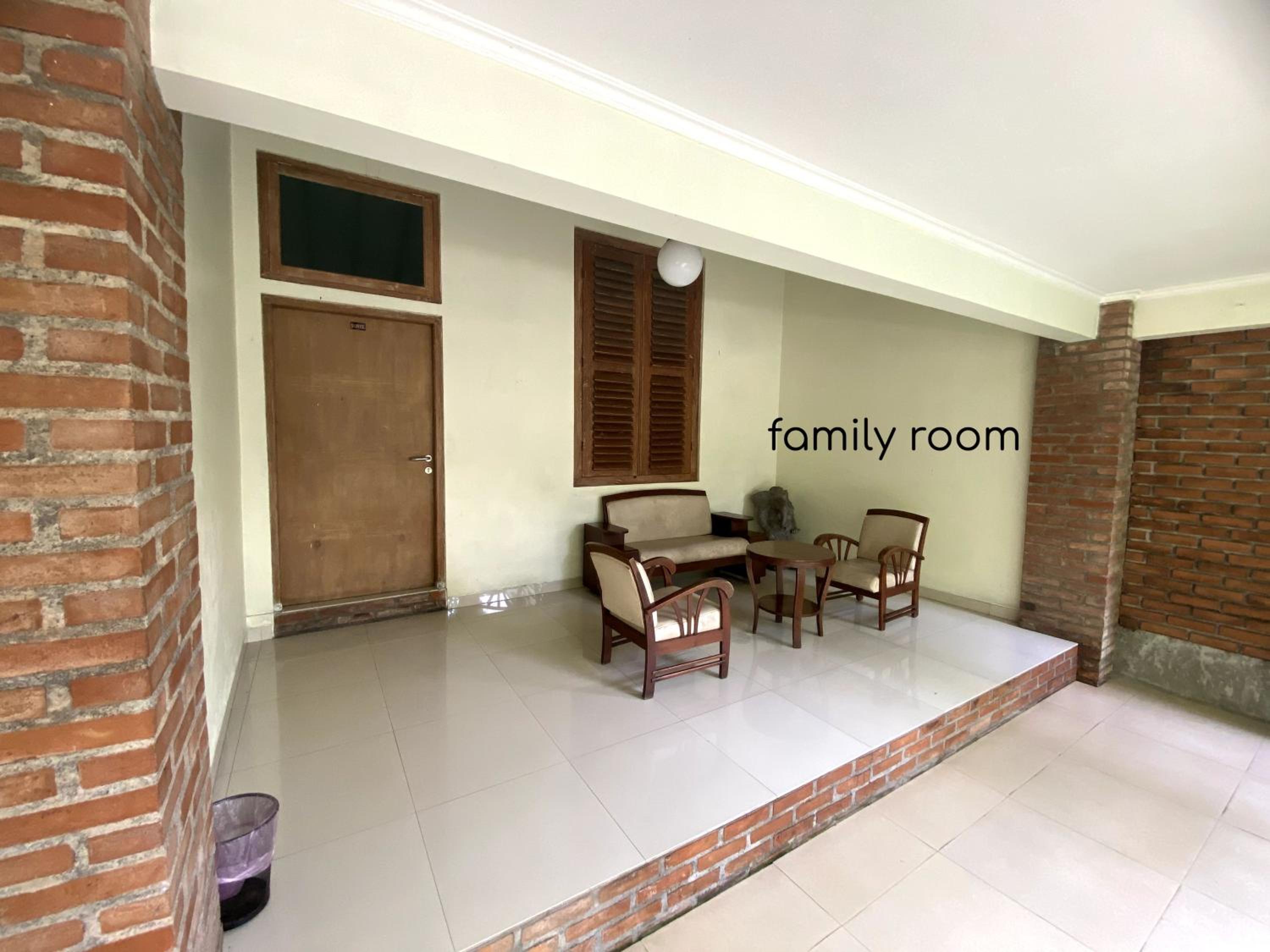 Family Room with Terrace photo 3