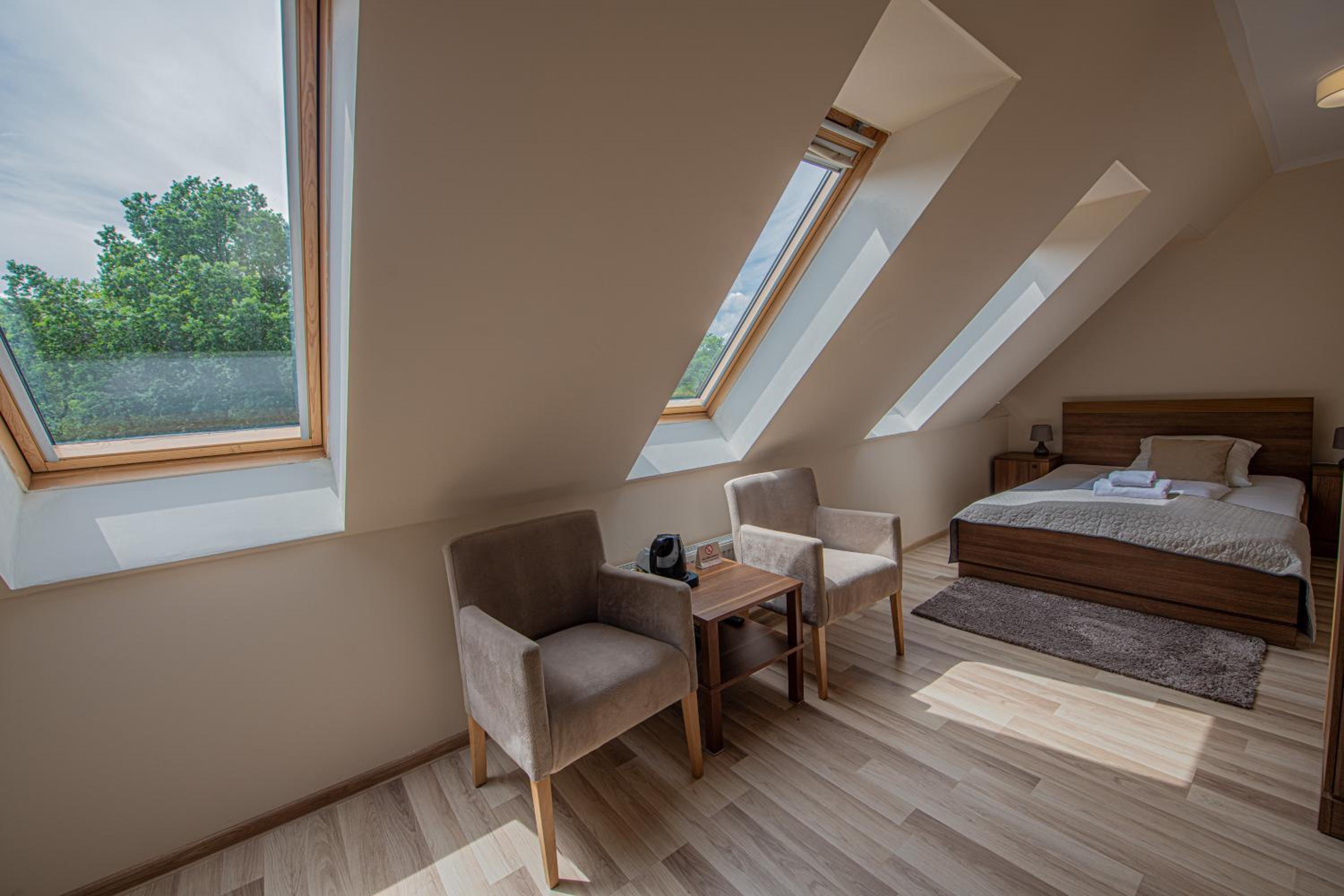 Small Single Room photo 2