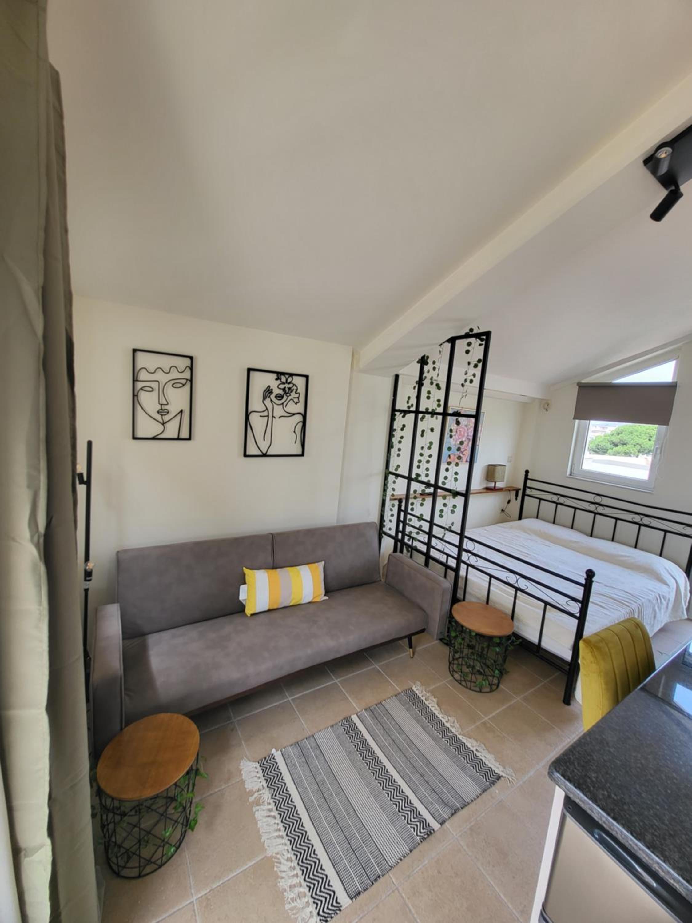 One-Bedroom Apartment photo 3