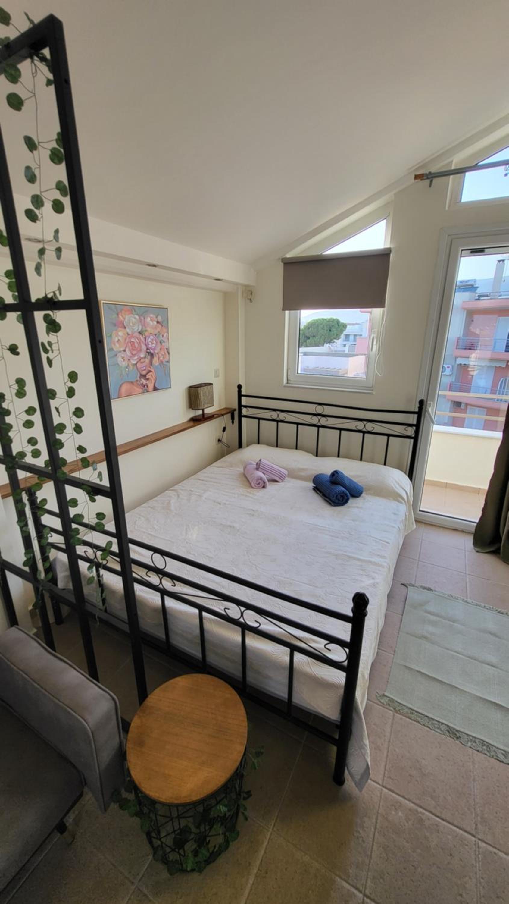 One-Bedroom Apartment photo 2