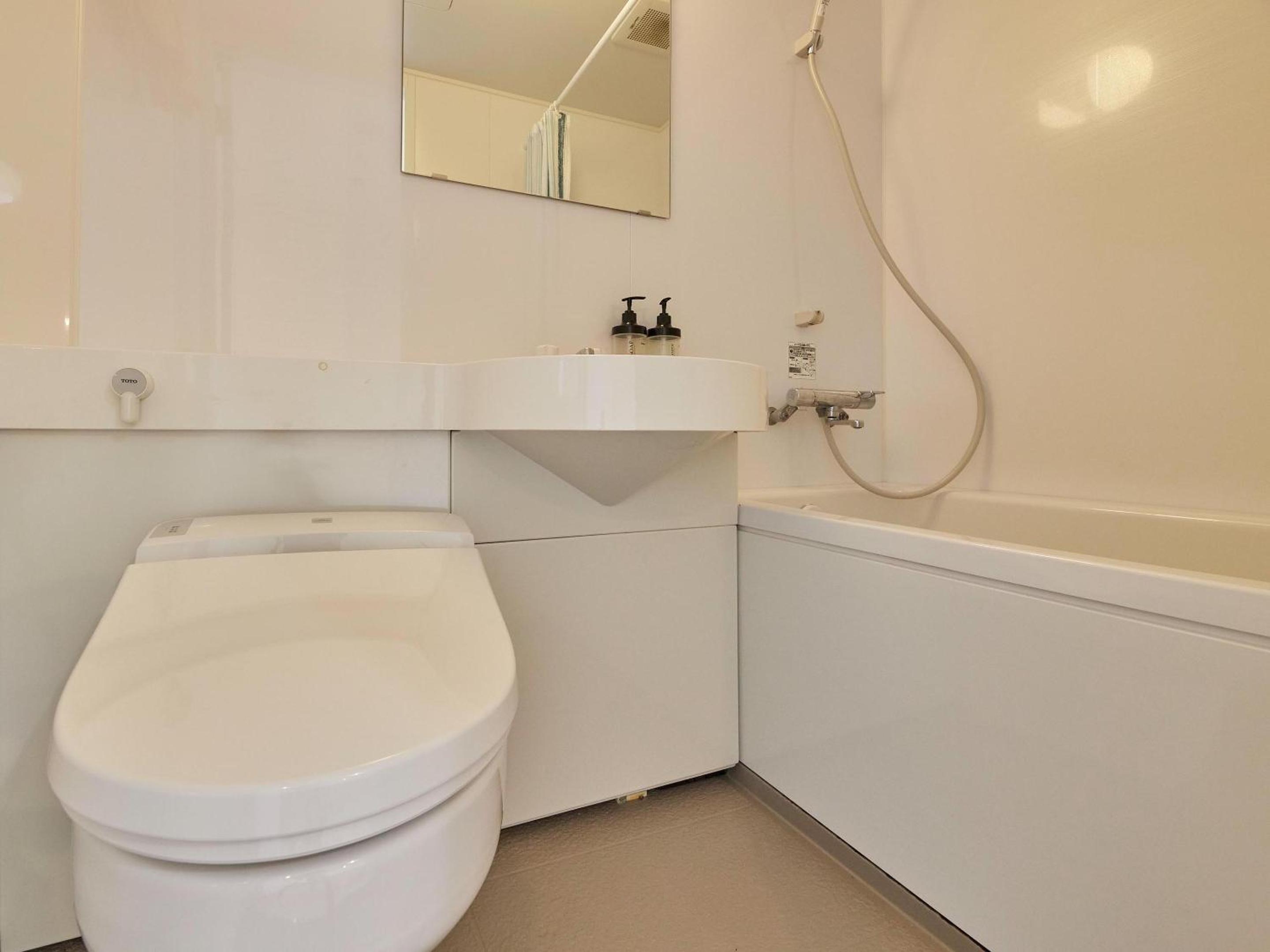 Economy Triple Room photo 2