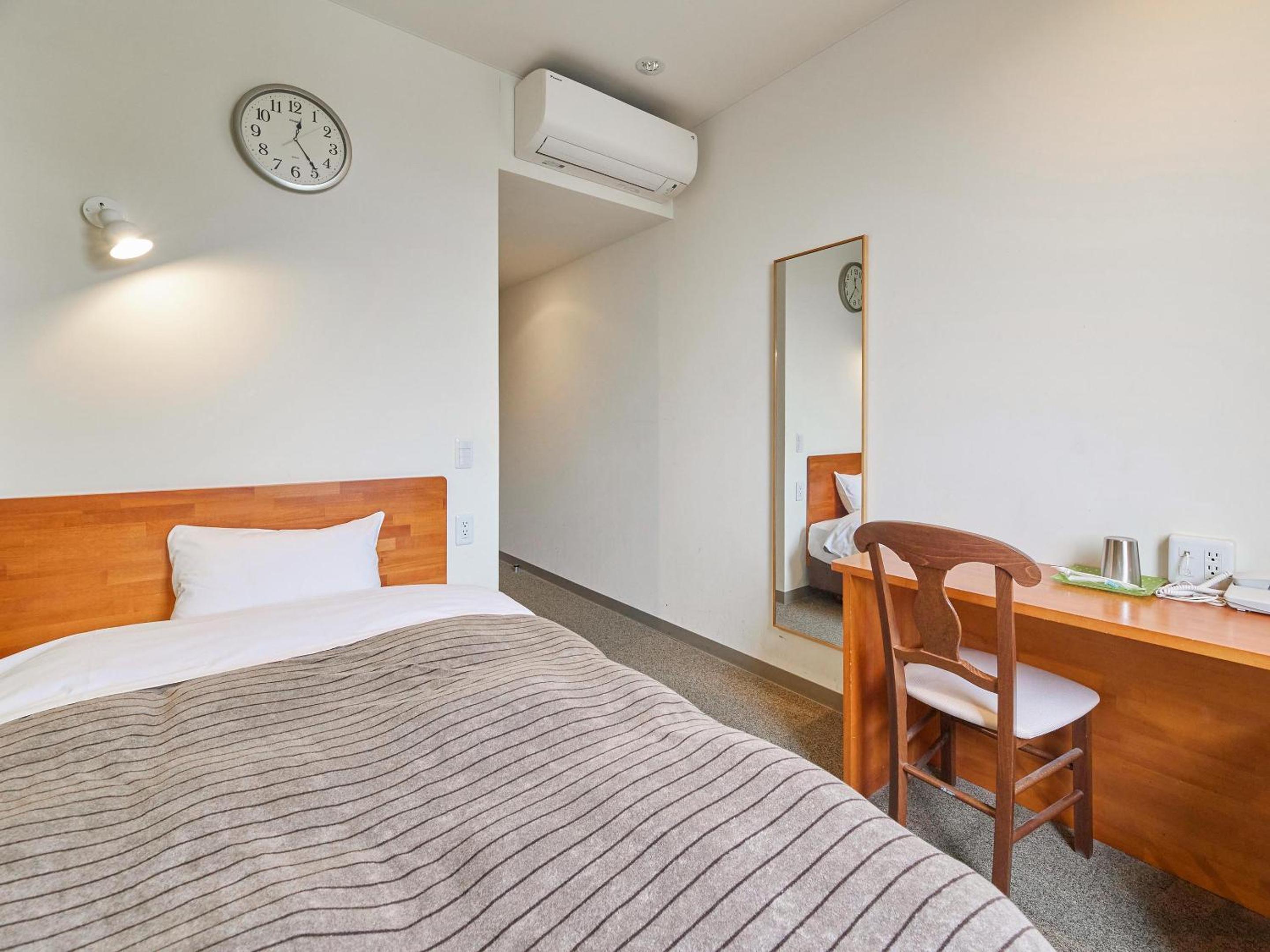 Single Room - Non-Smoking photo 2